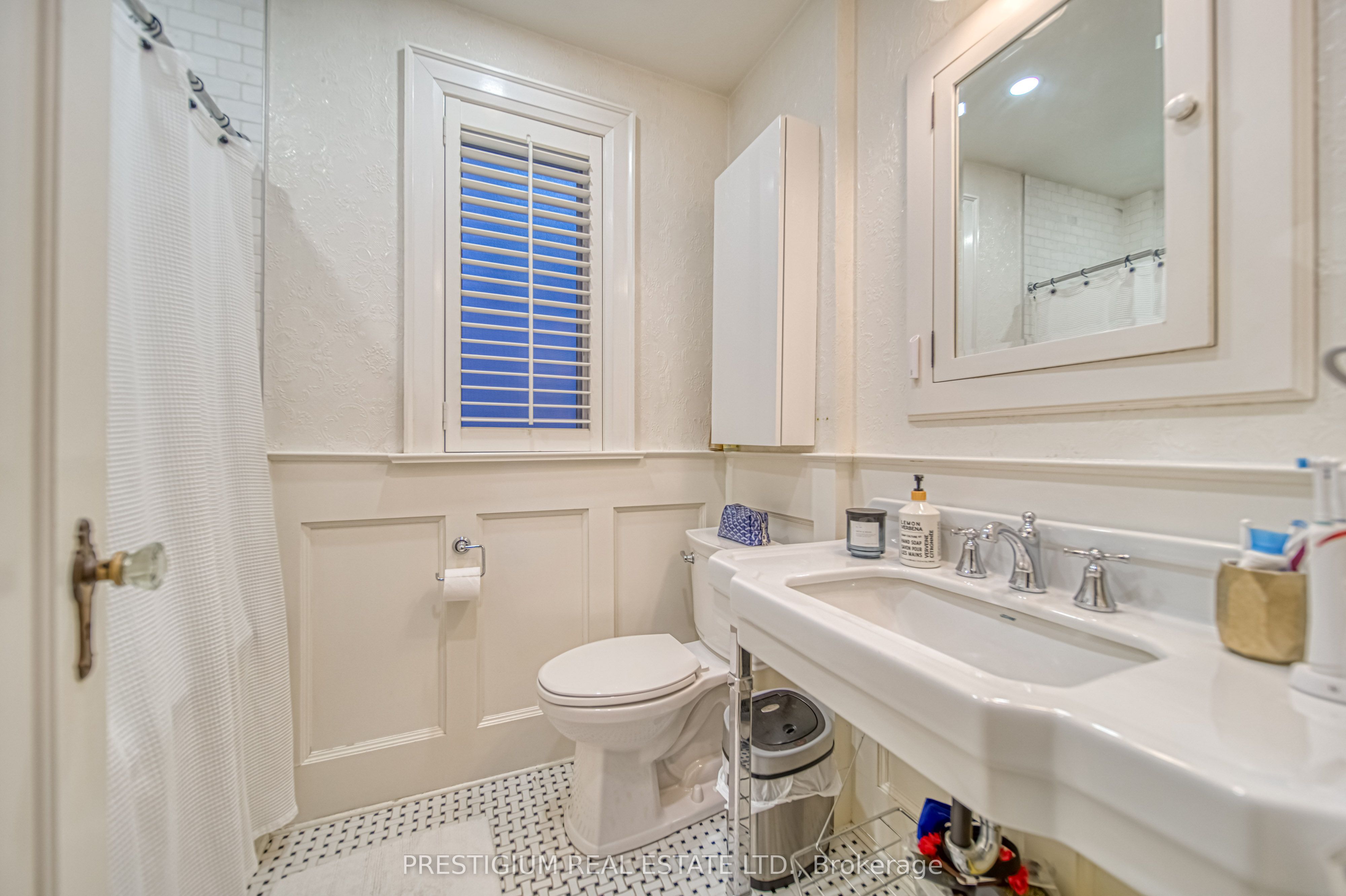 428 Castlefield Avenue Property Photo 21