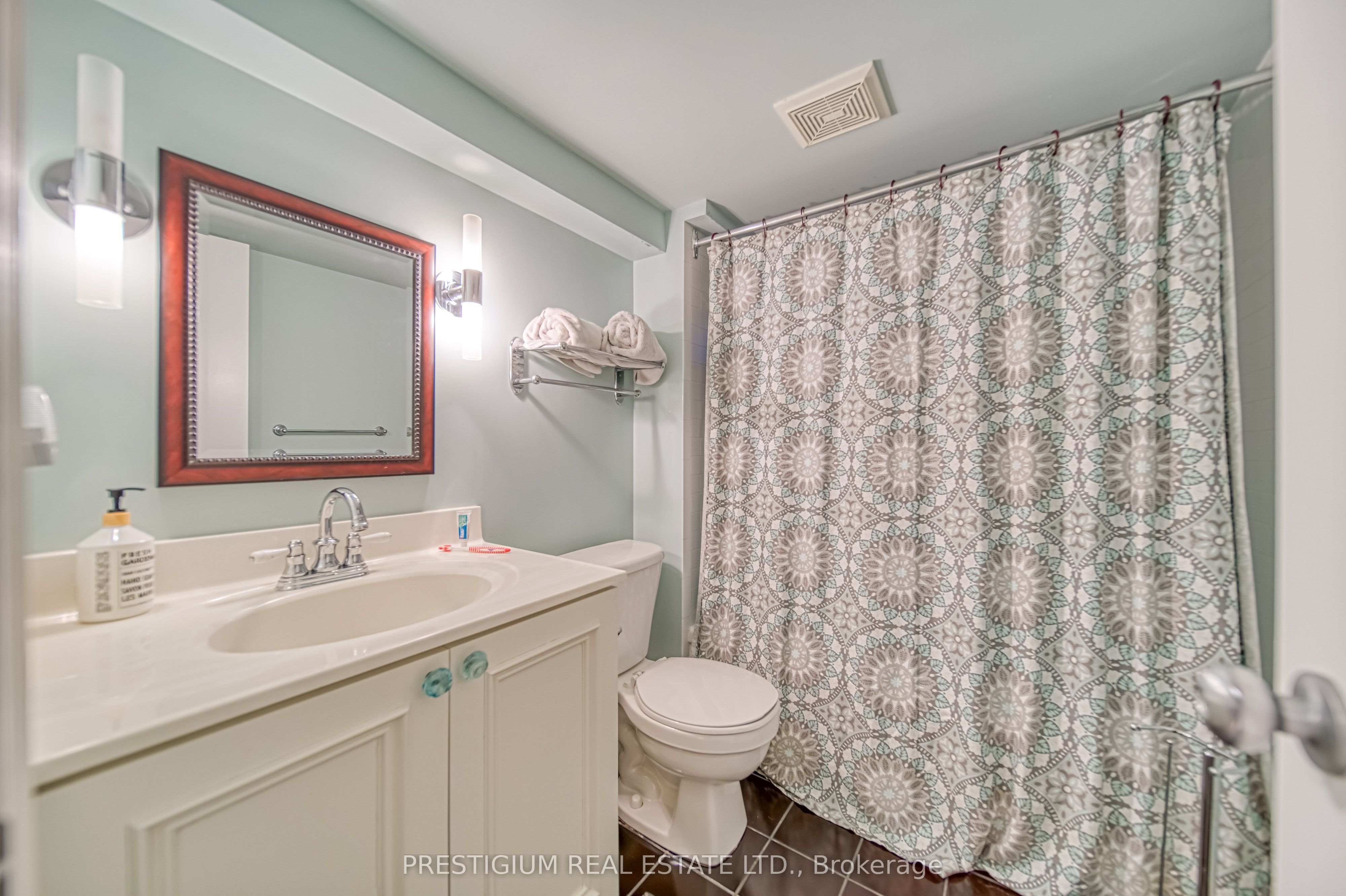 428 Castlefield Avenue Property Photo 25