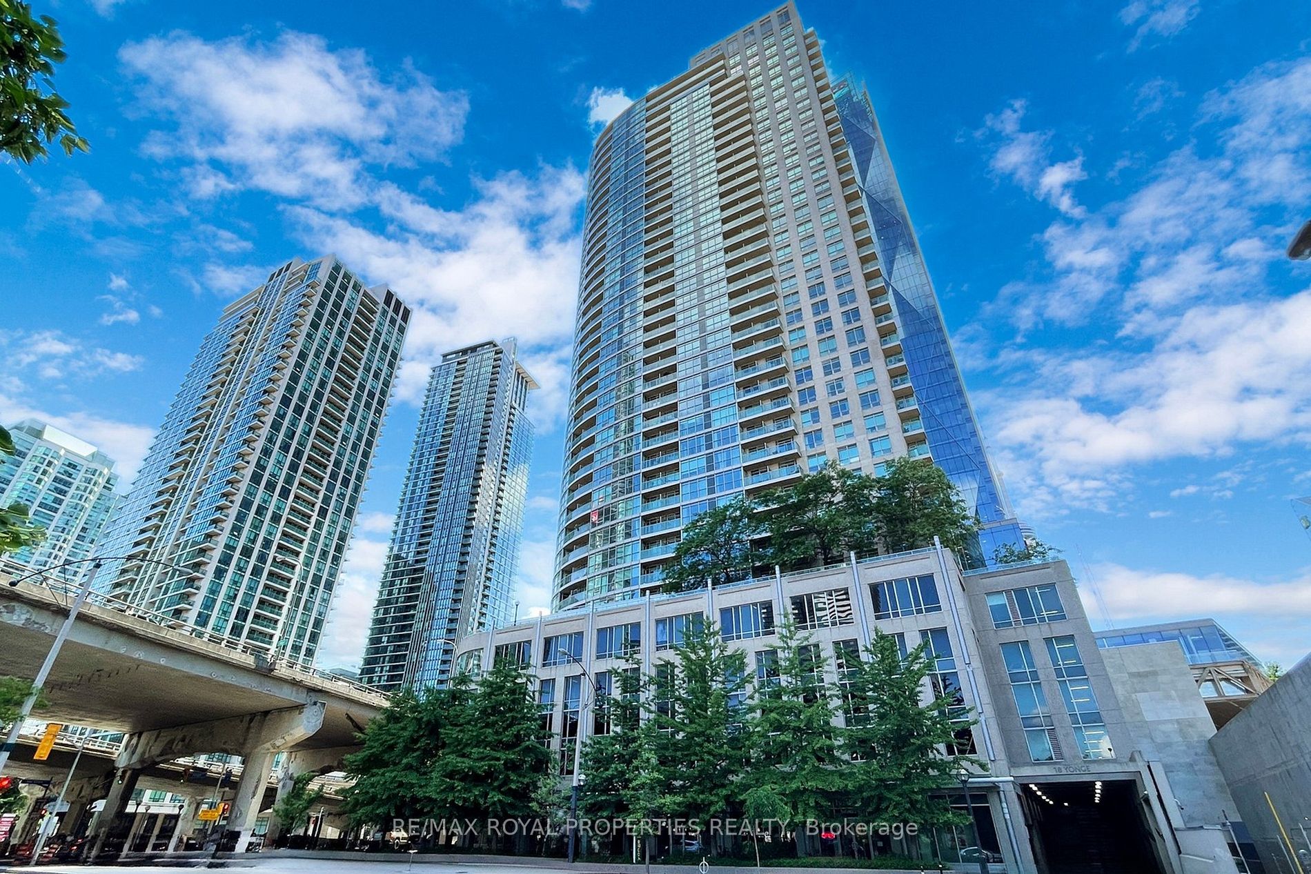 18 Yonge St 05 Property Photo 1