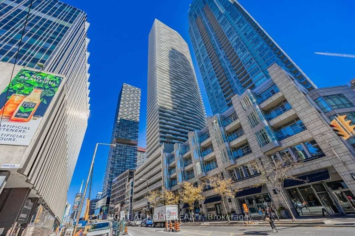2221 Yonge St 05 Property Photo 1