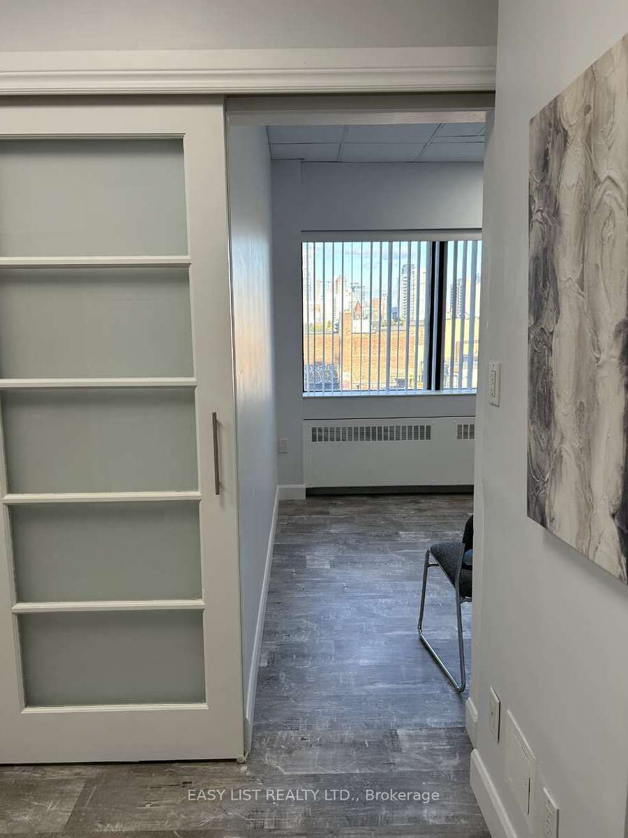 800 Bathurst St Property Photo 2