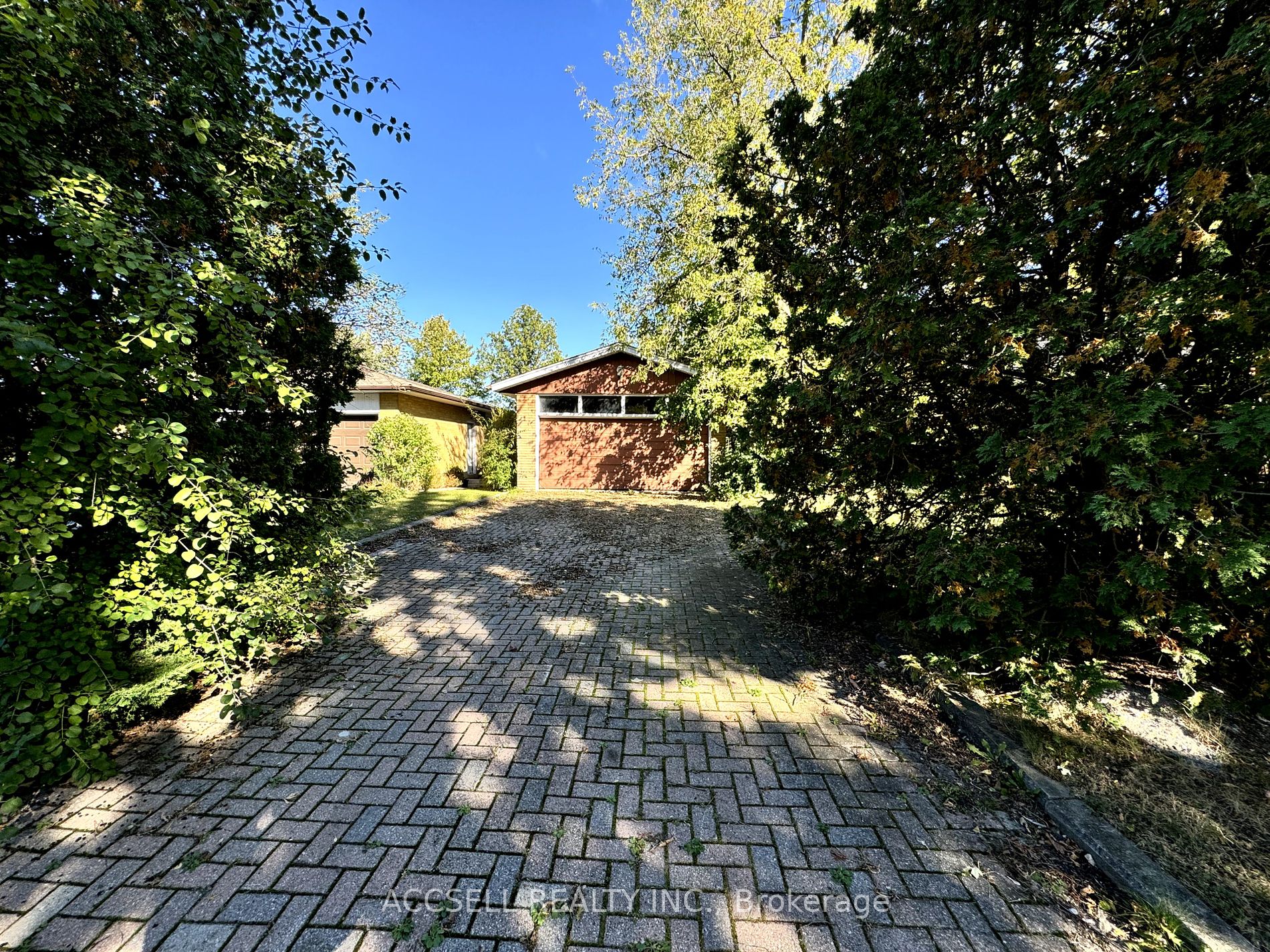 11 Michigan Dr Property Photo
