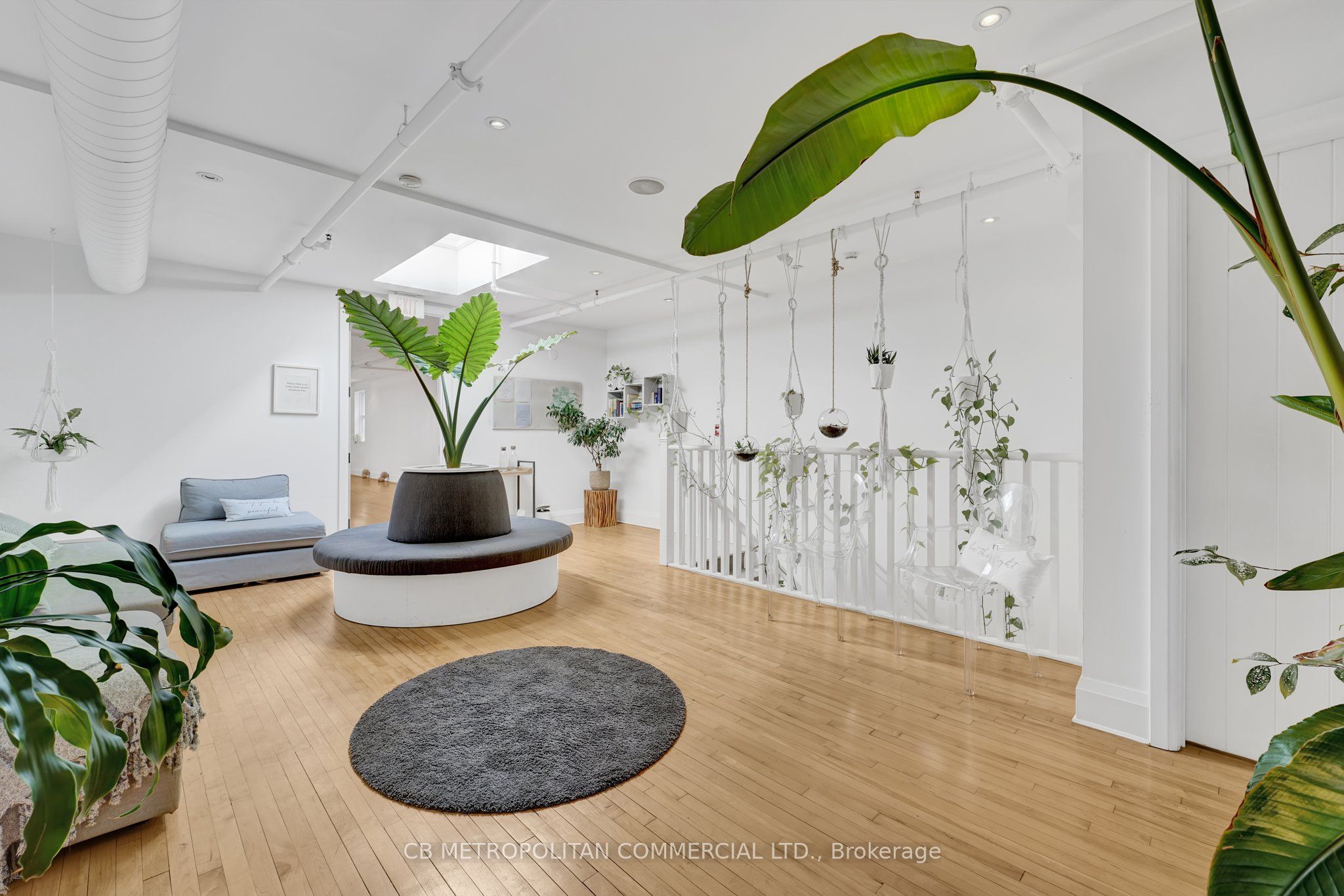889 Yonge Street Property Photo 7
