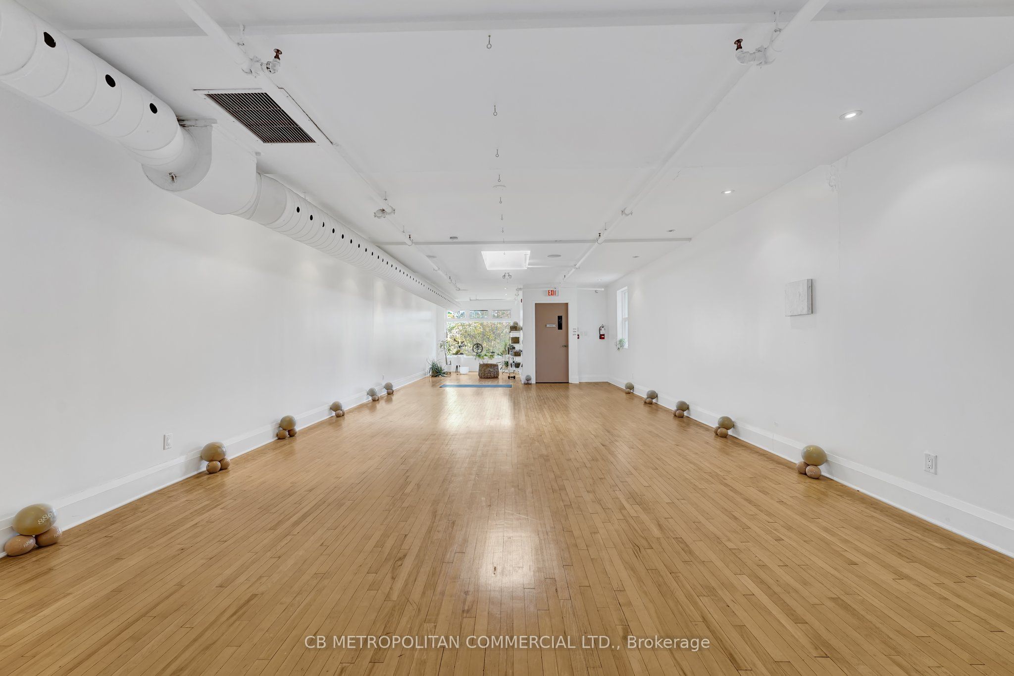 889 Yonge Street Property Photo 8