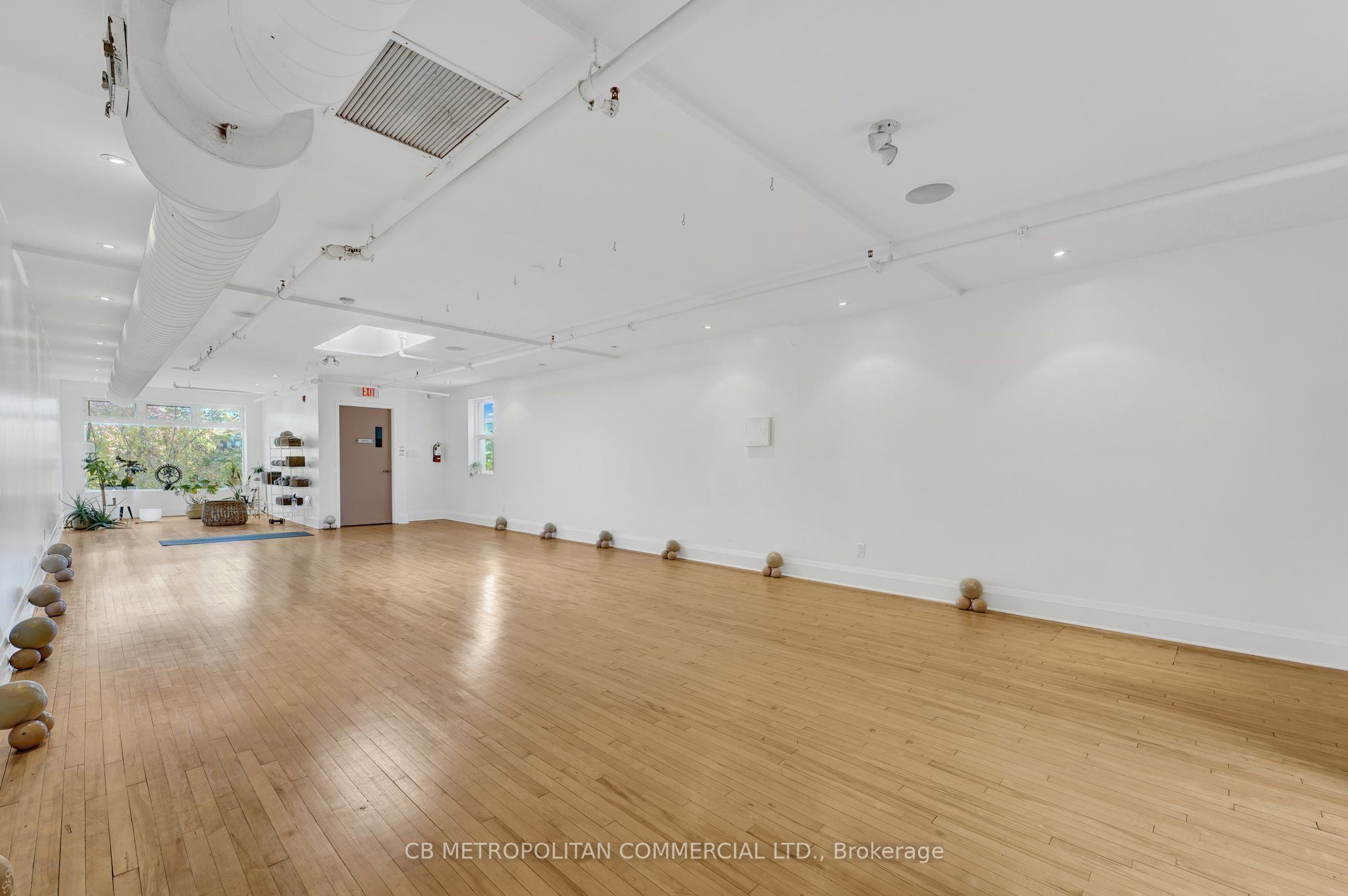 889 Yonge Street Property Photo 9