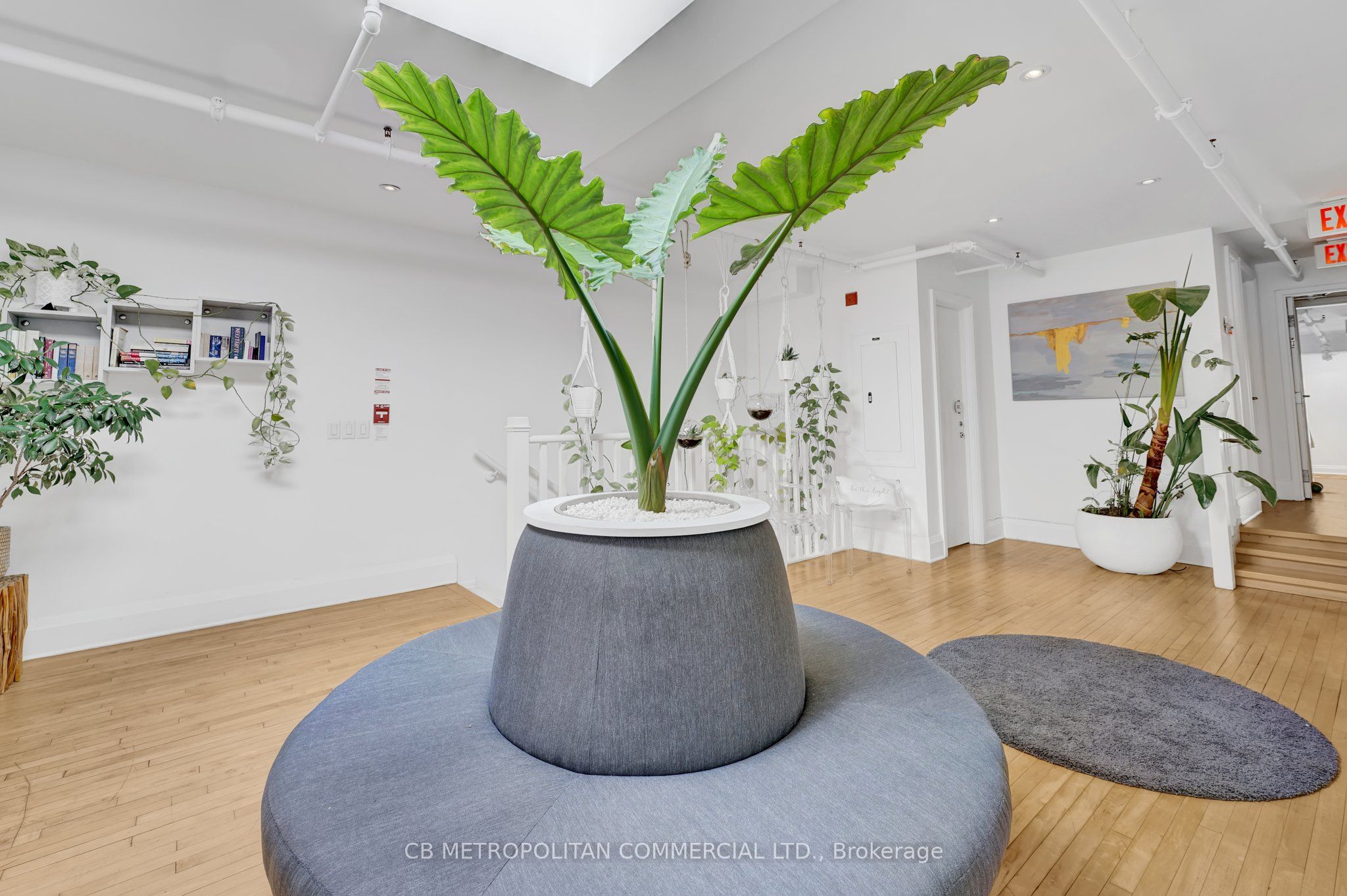 889 Yonge Street Property Photo 11