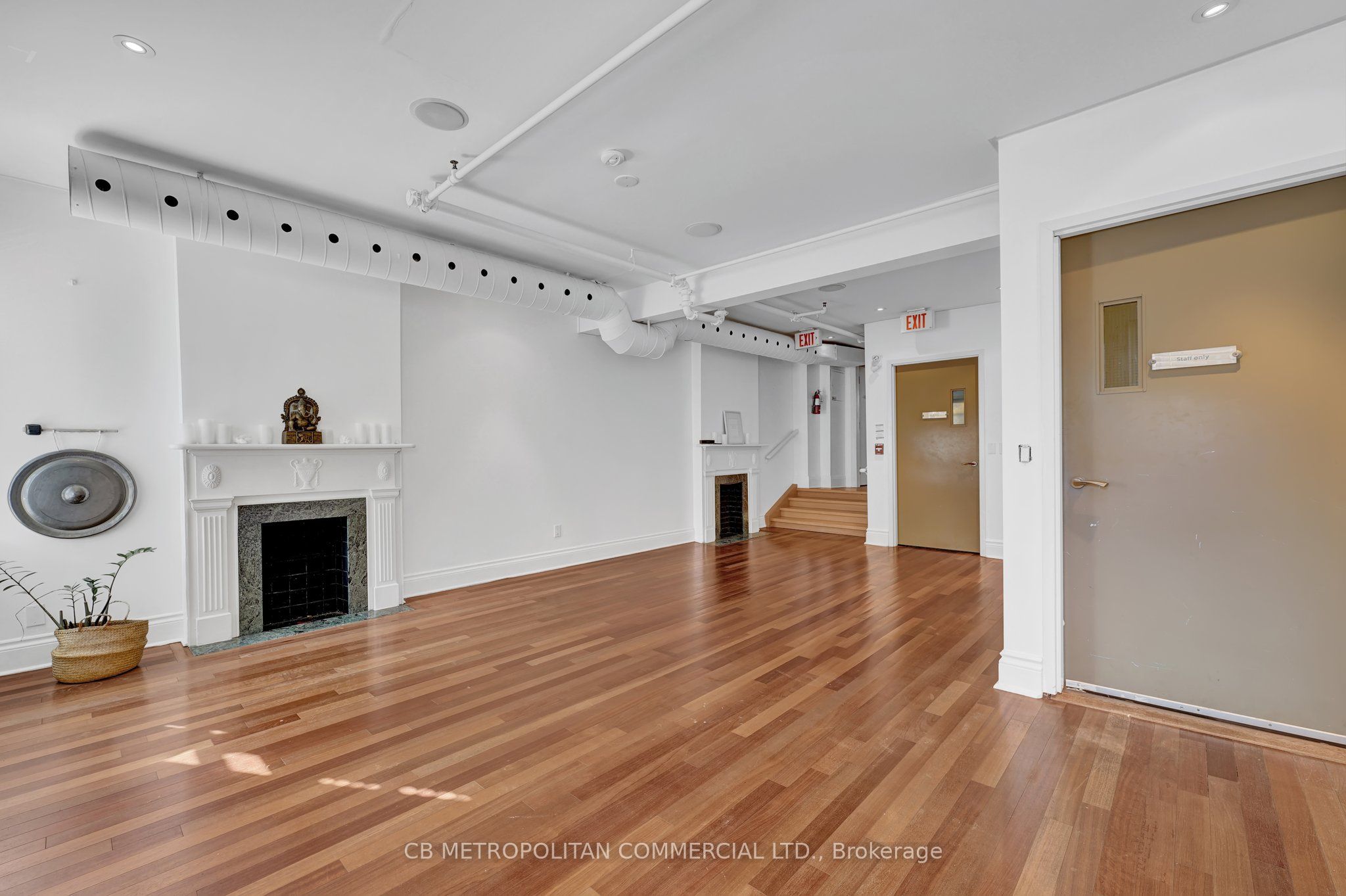 889 Yonge Street Property Photo 13