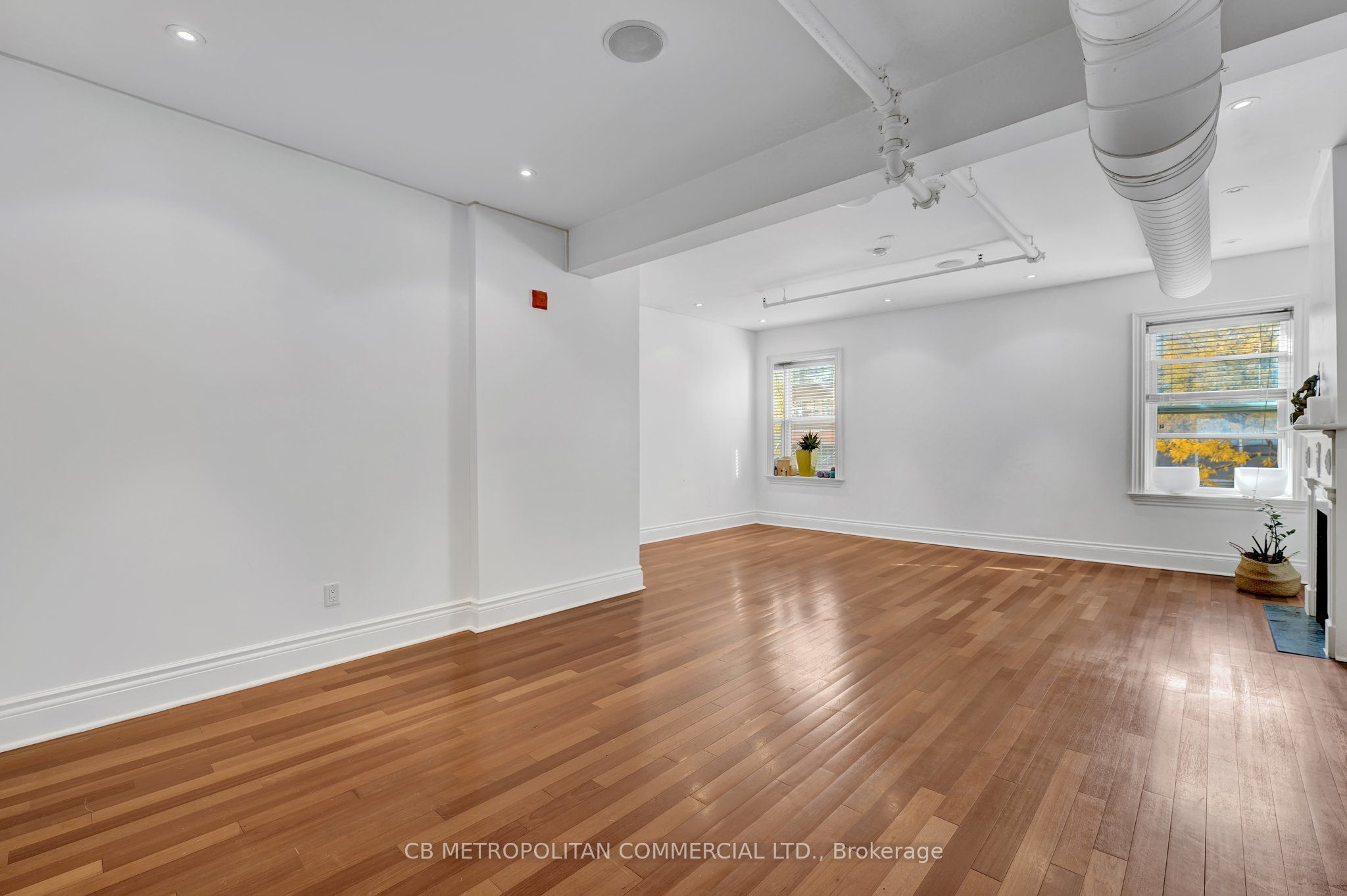 889 Yonge Street Property Photo 14