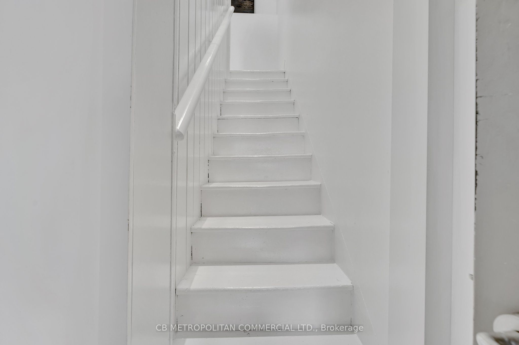 889 Yonge Street Property Photo 15