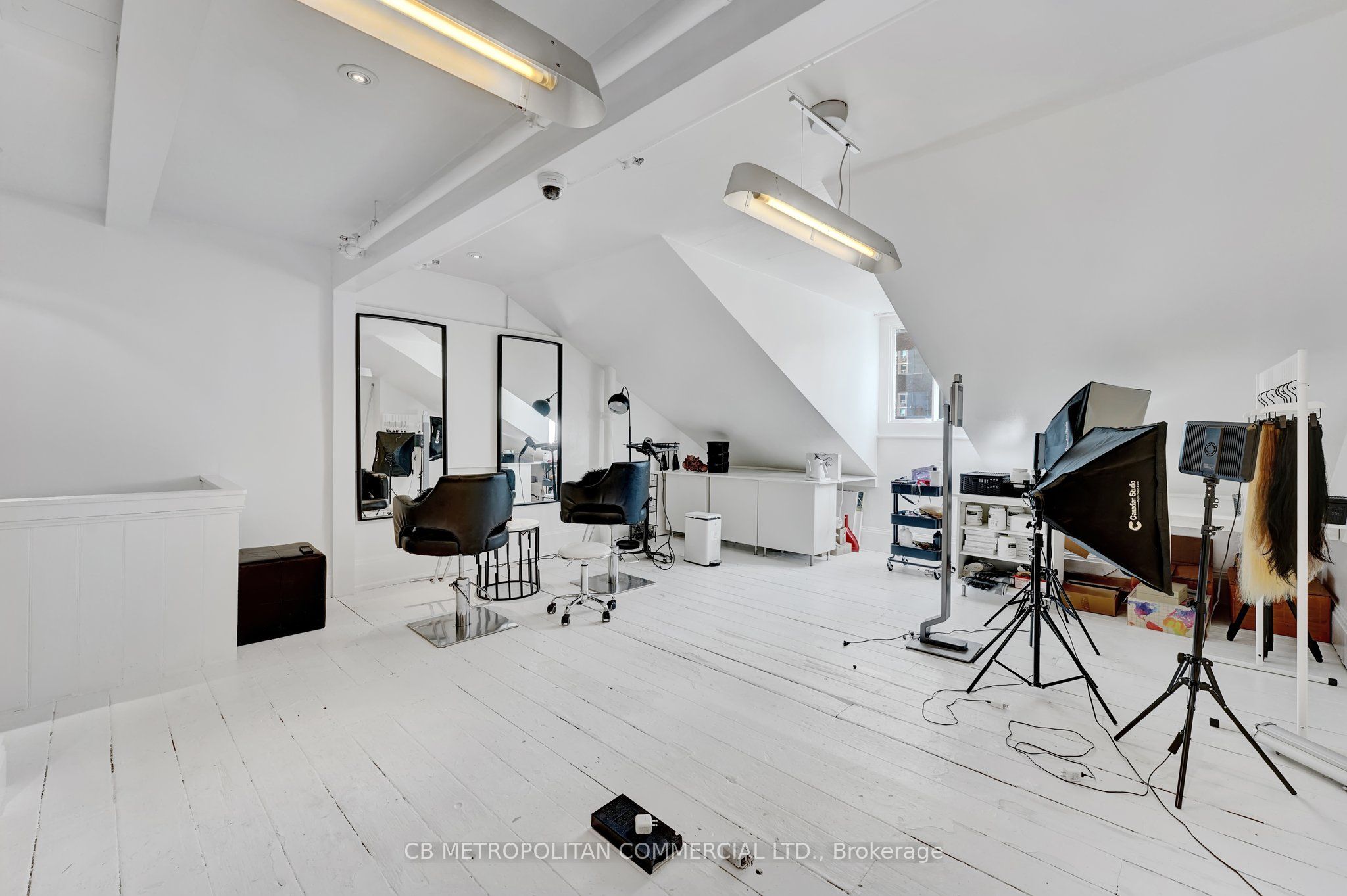 889 Yonge Street Property Photo 17