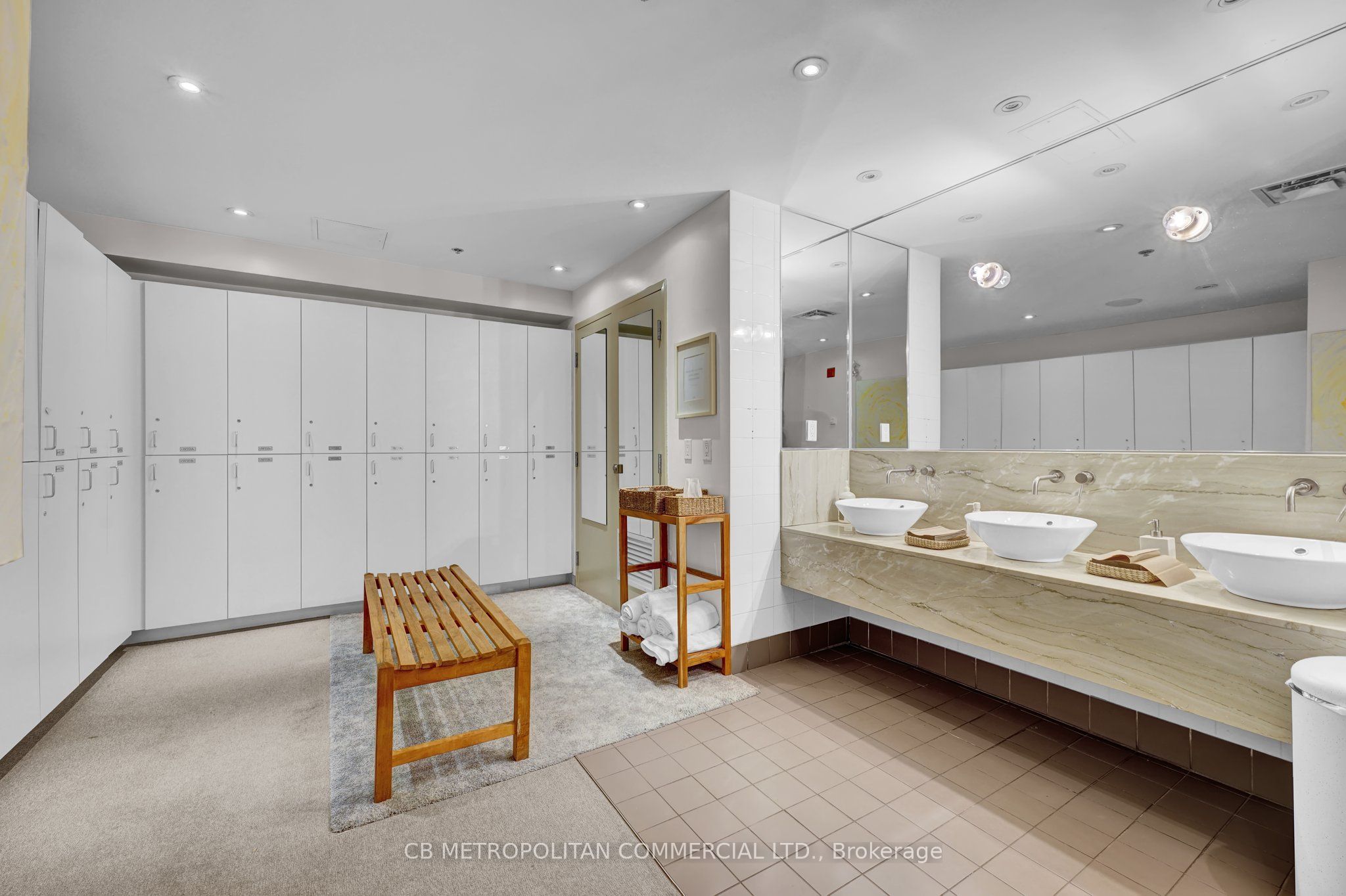 889 Yonge Street Property Photo 20