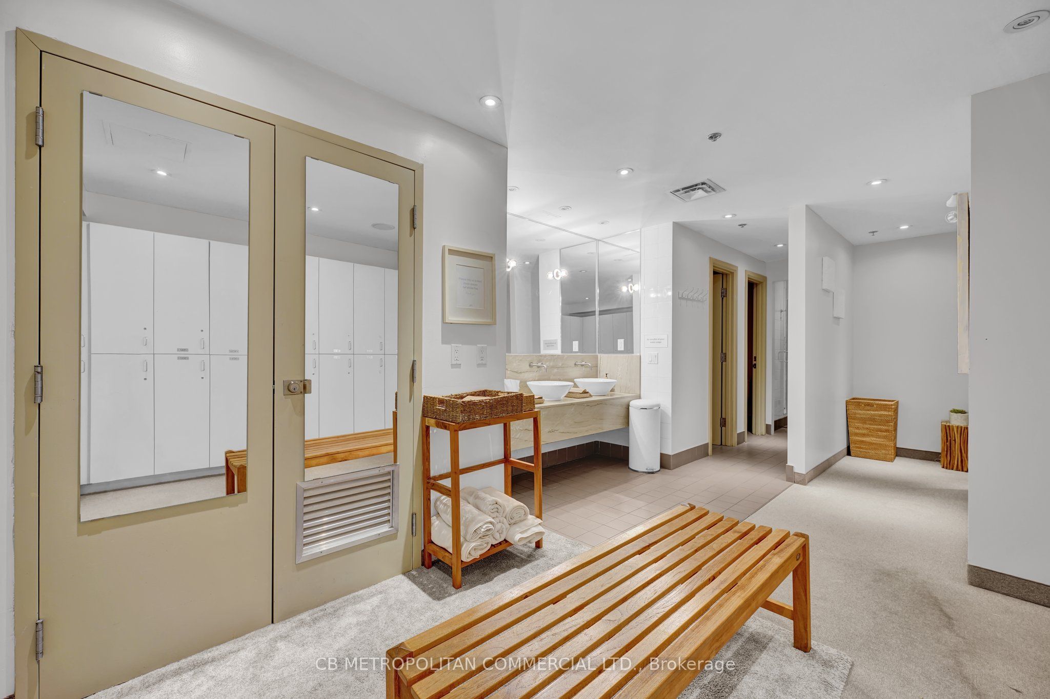 889 Yonge Street Property Photo 21