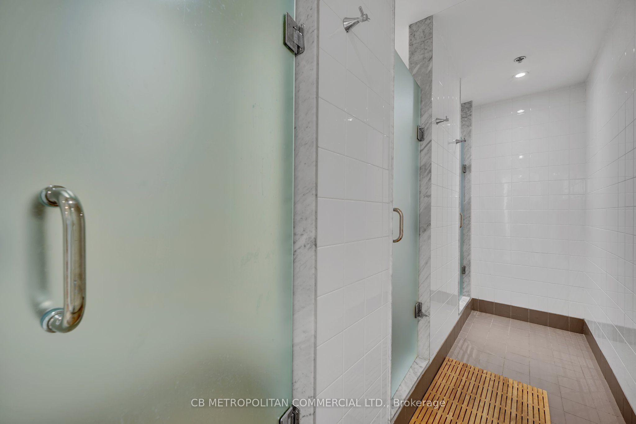 889 Yonge Street Property Photo 22