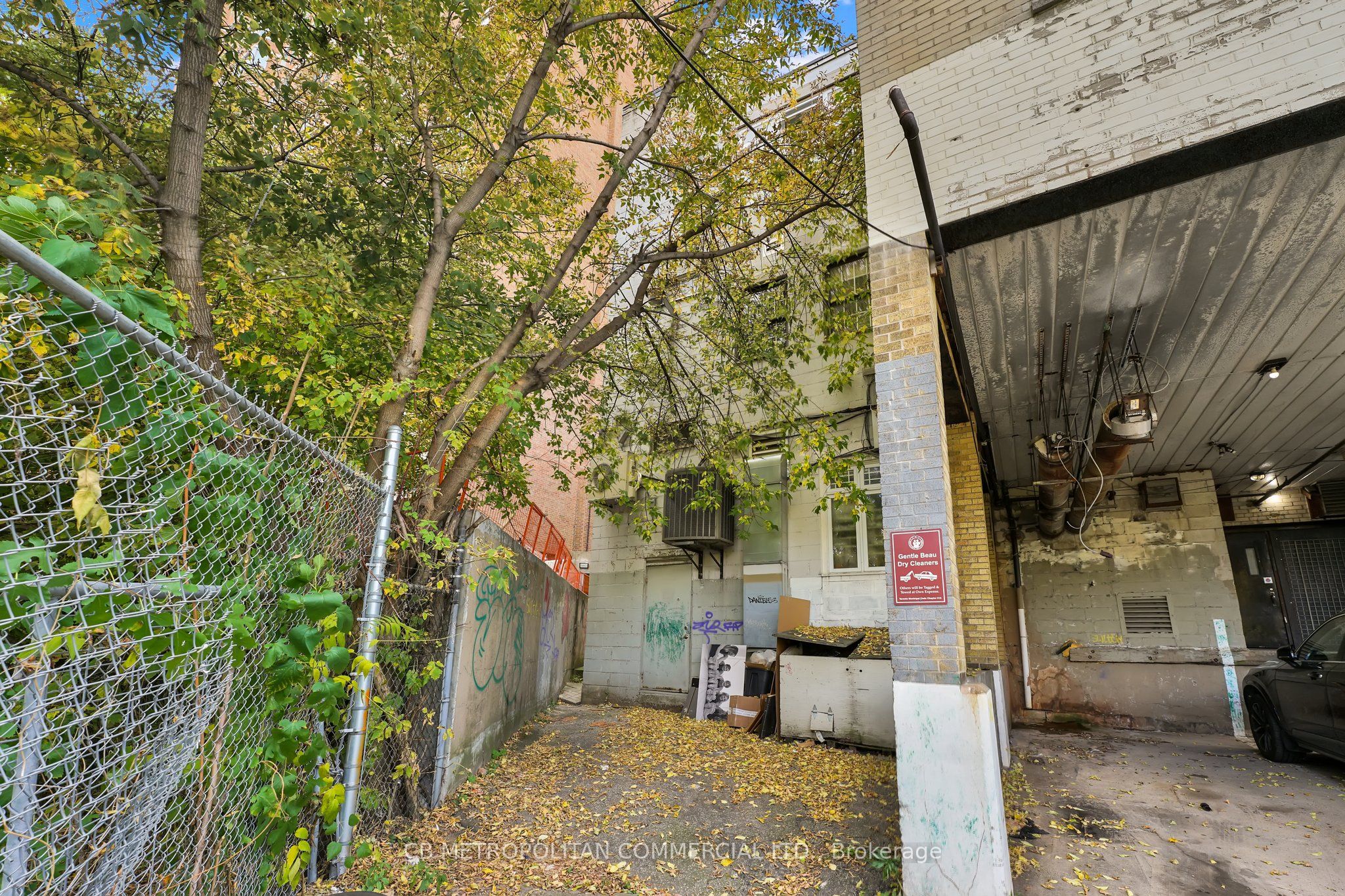 889 Yonge Street Property Photo 23