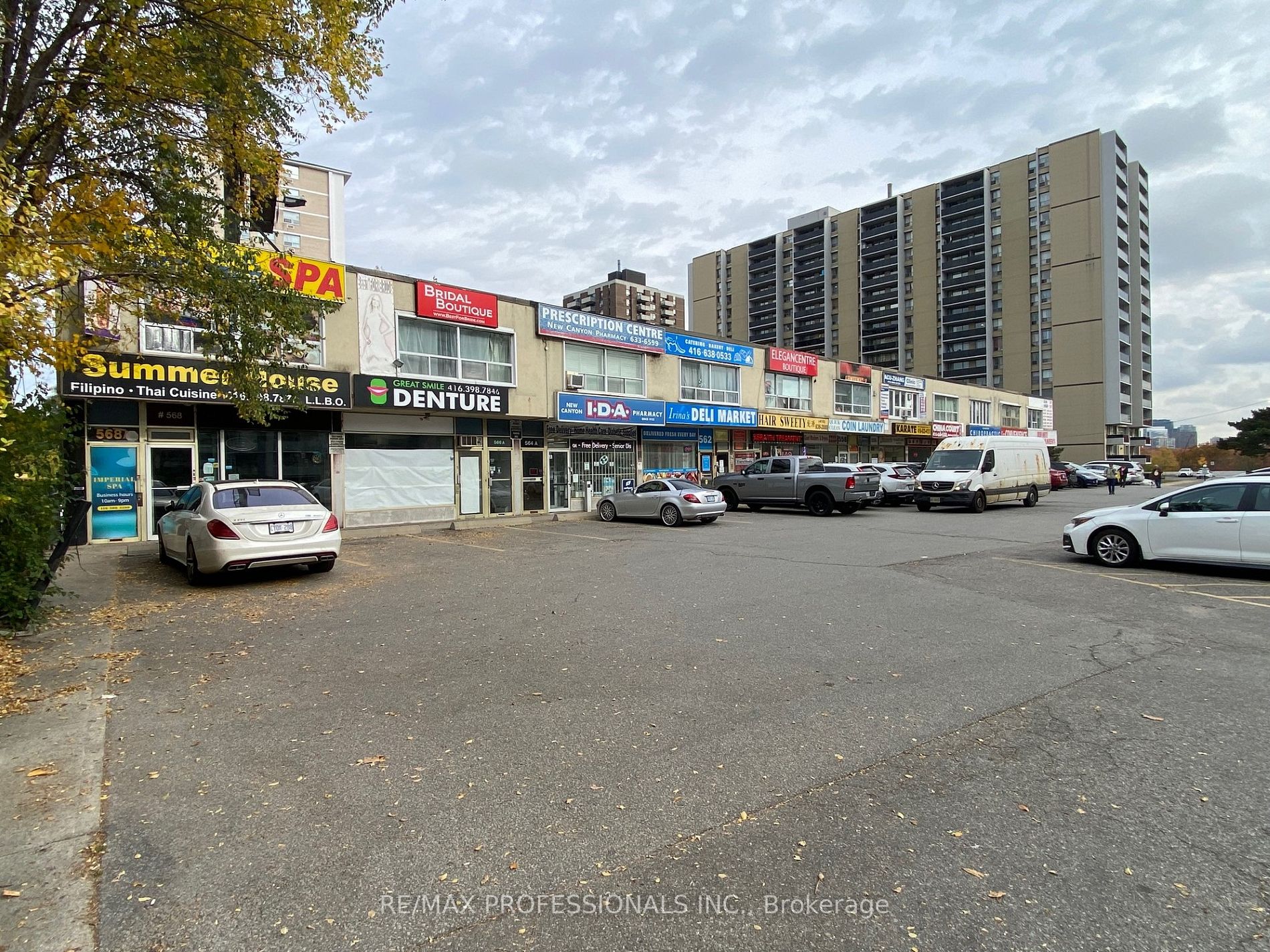 566 Sheppard Ave W Property Photo