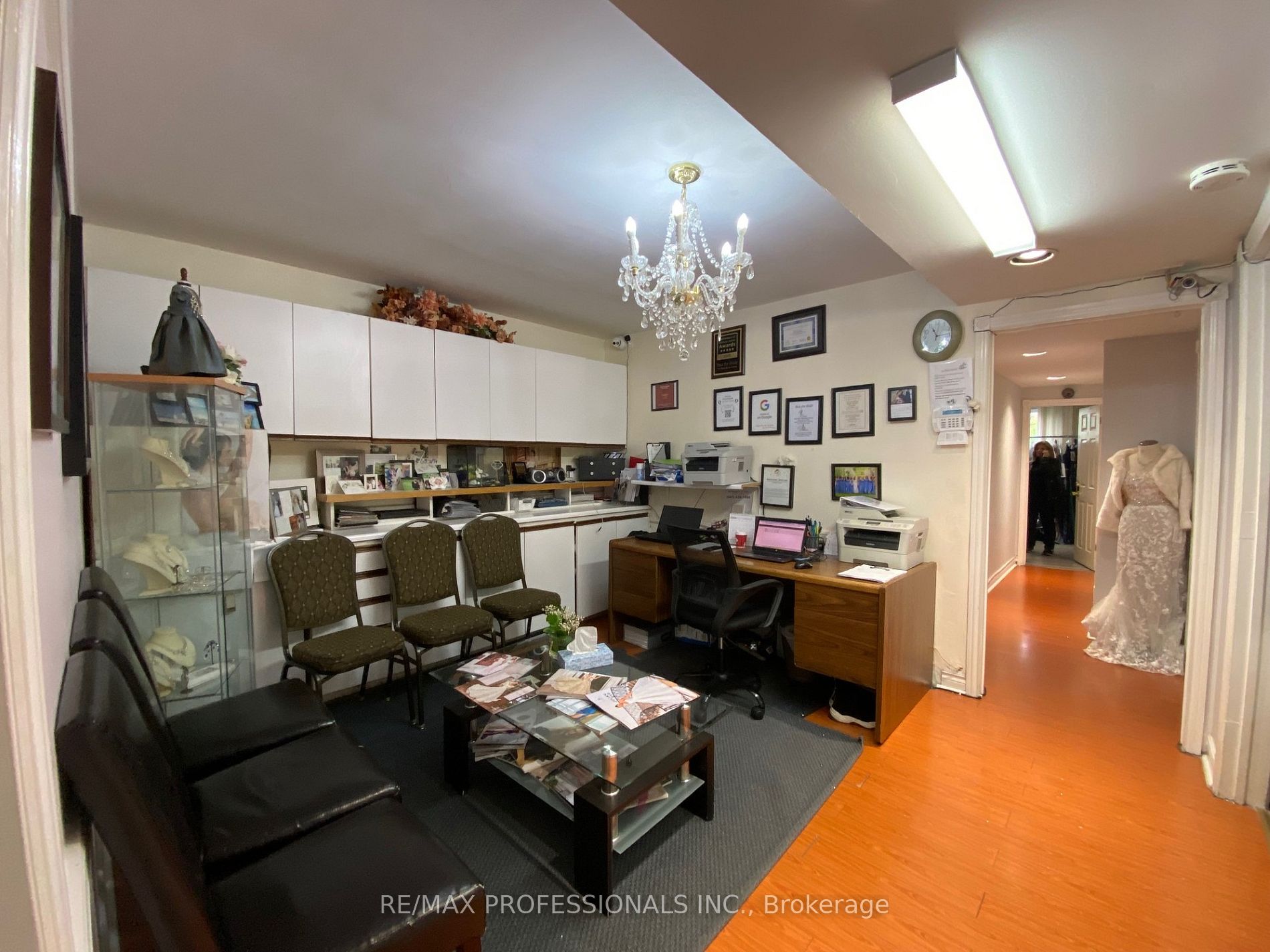 566 Sheppard Ave W Property Photo 13