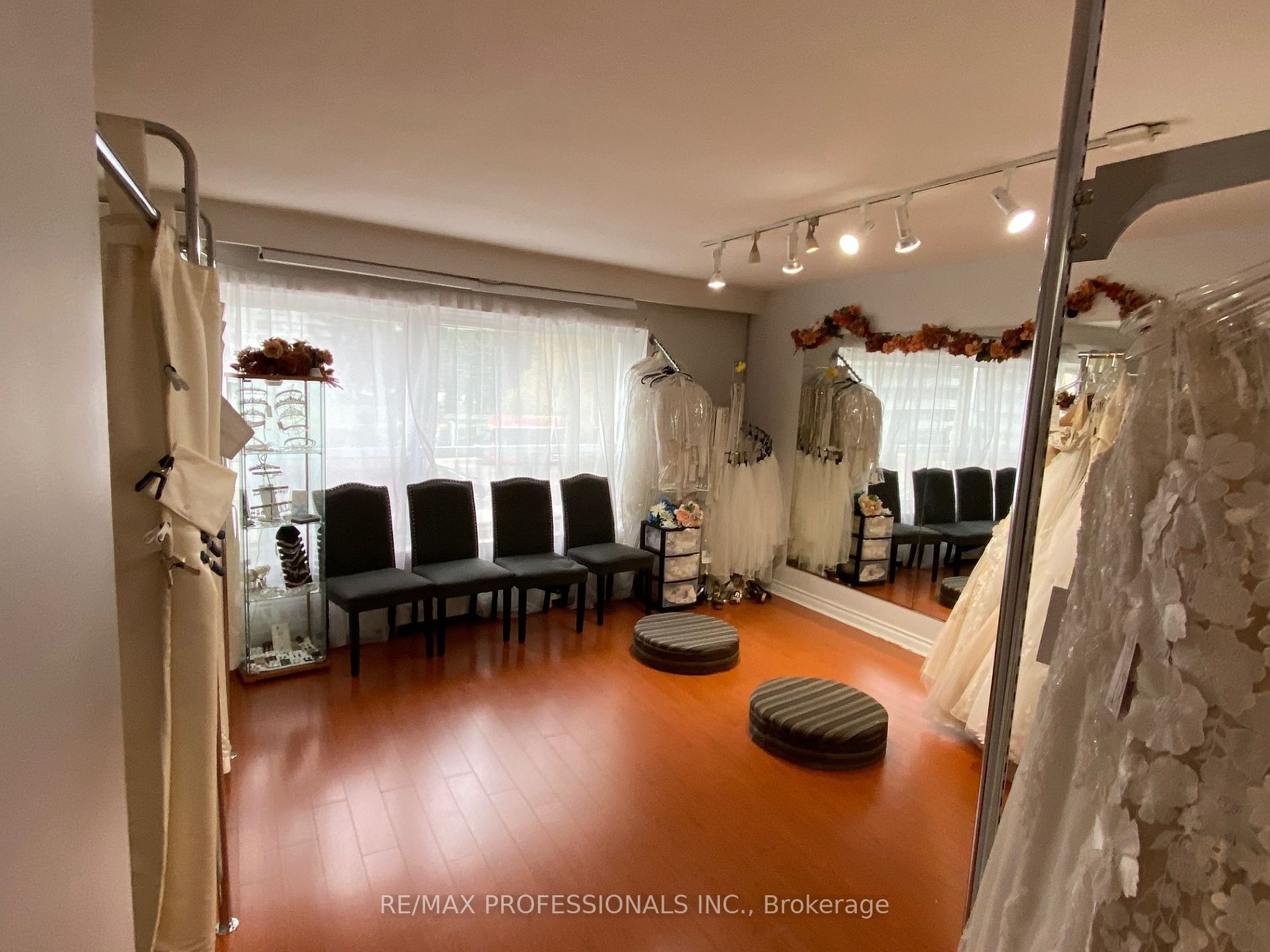 566 Sheppard Ave W Property Photo 14
