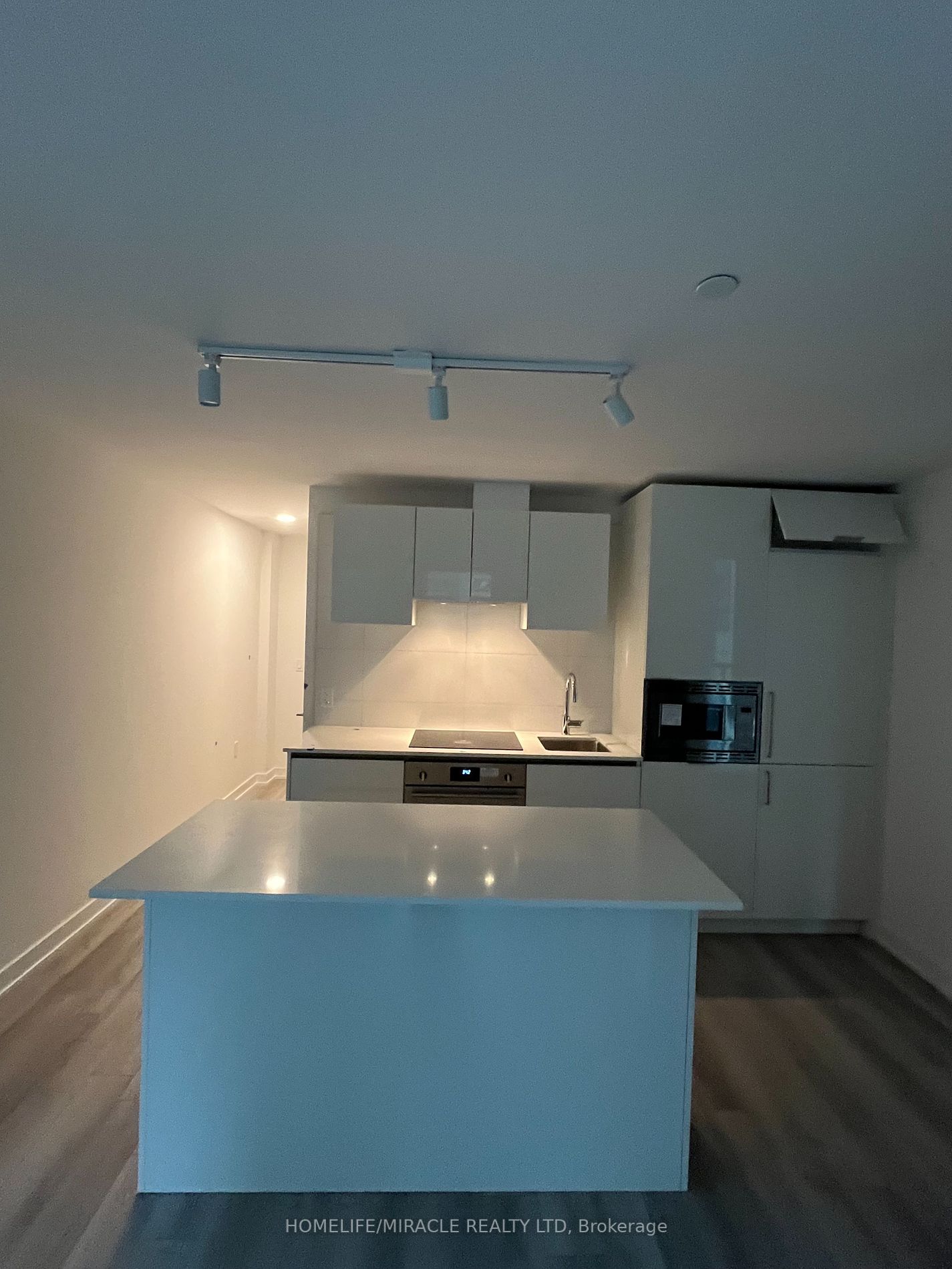 238 Simcoe St 503 Property Photo 1