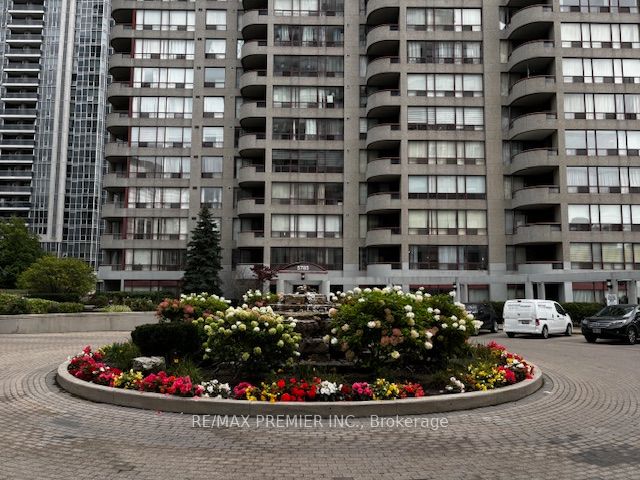 5785 Yonge St 9 Property Photo