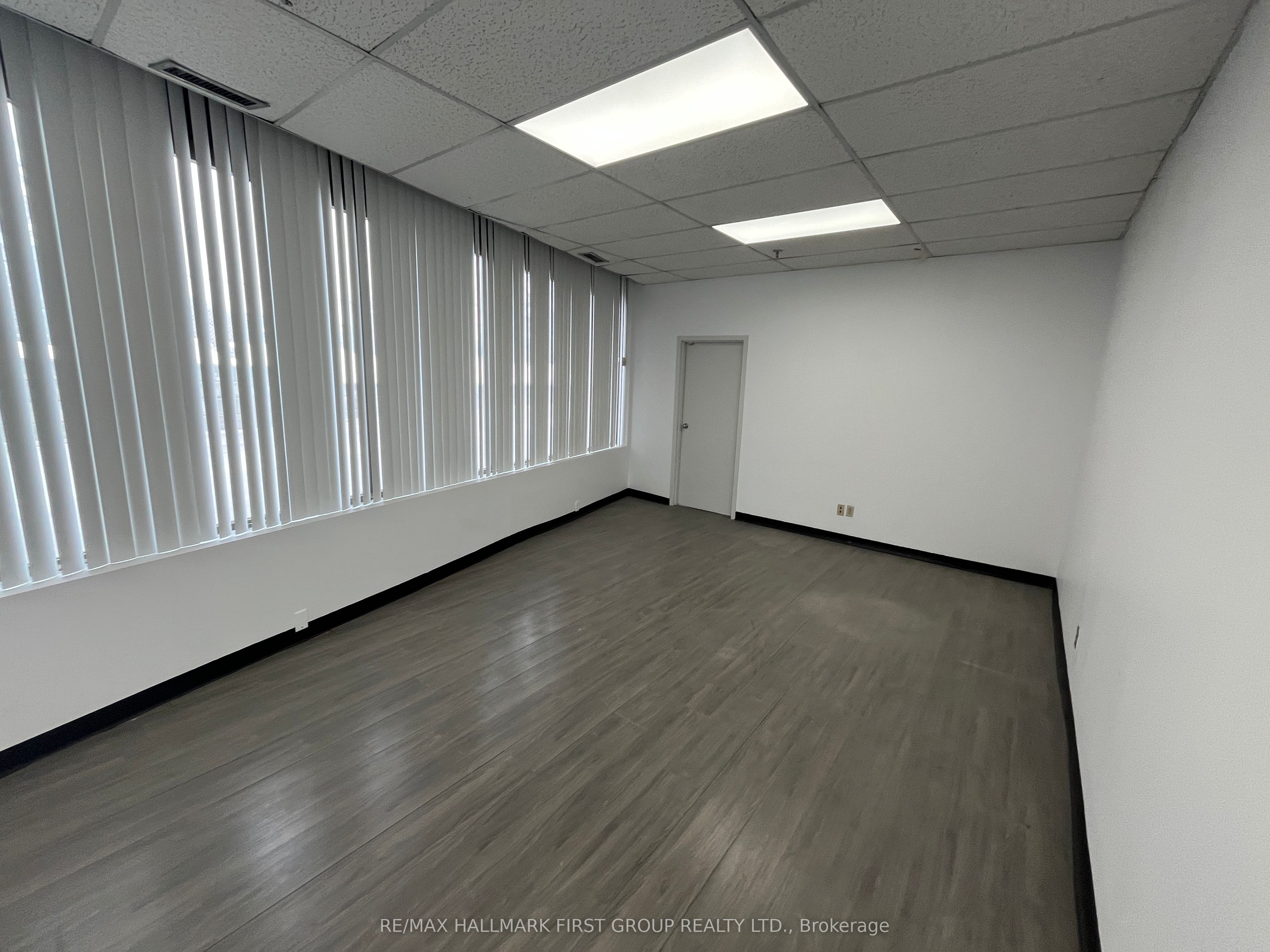 #17 - 1410 Bayly Street Property Photo 7