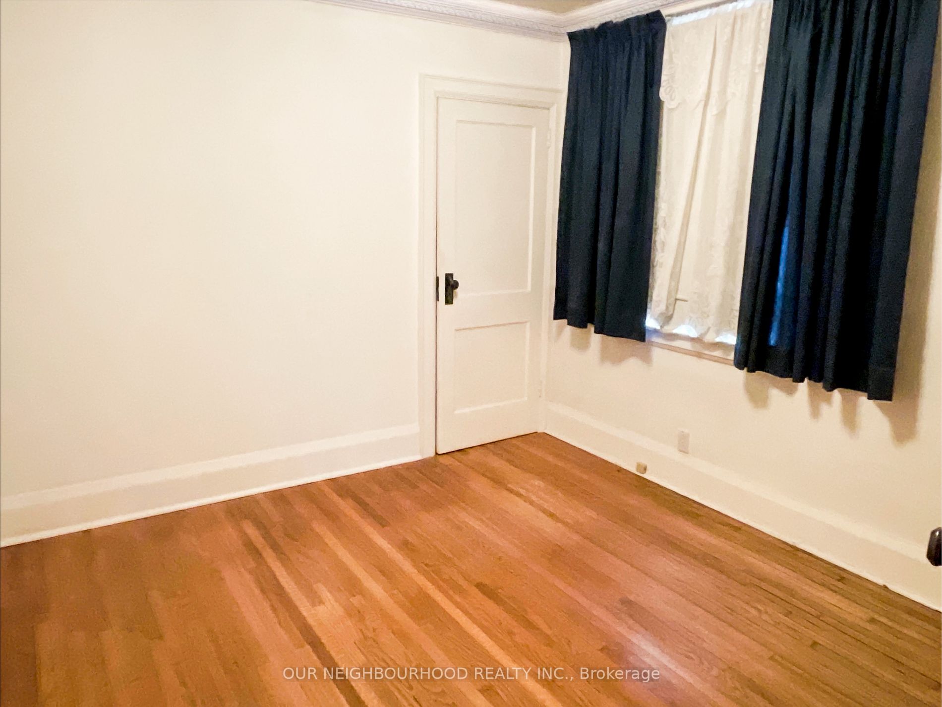 133 Mary St E Property Photo 2