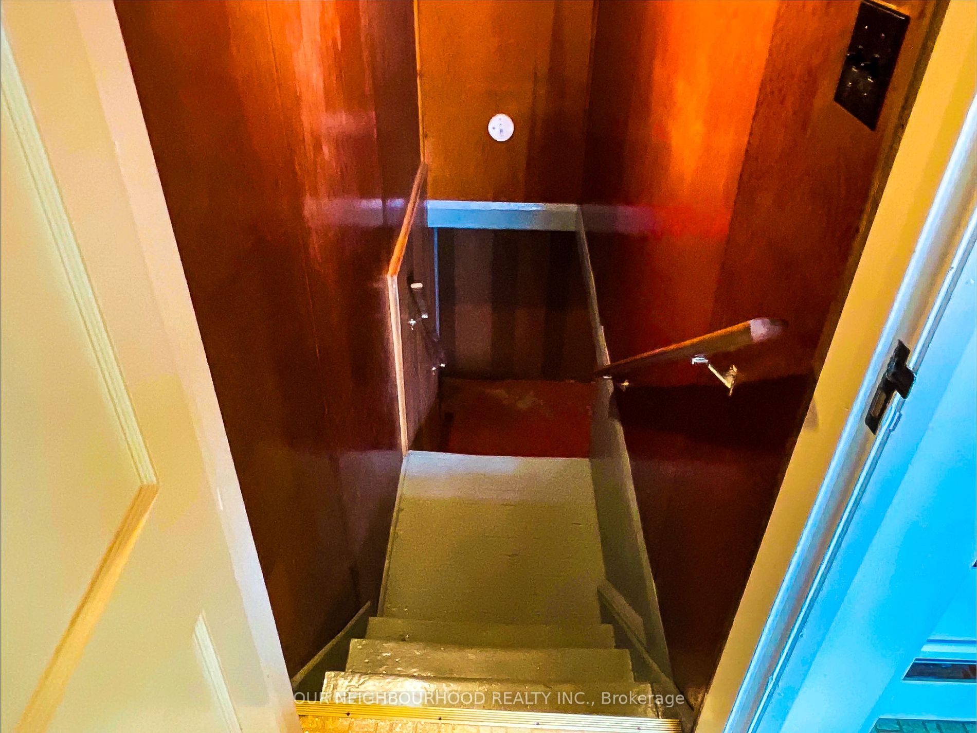 133 Mary St E Property Photo 3