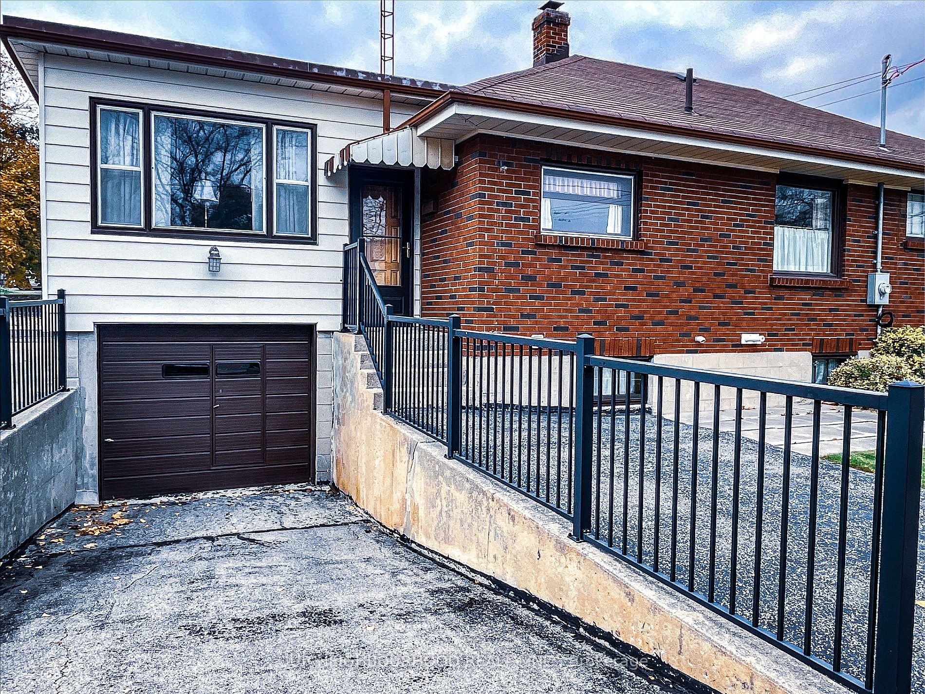 133 Mary St E Property Photo 12