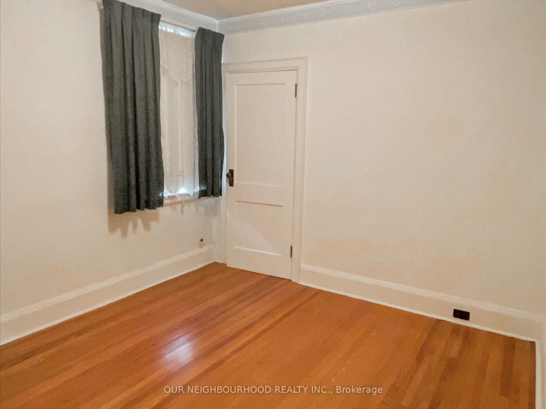 133 Mary St E Property Photo 15