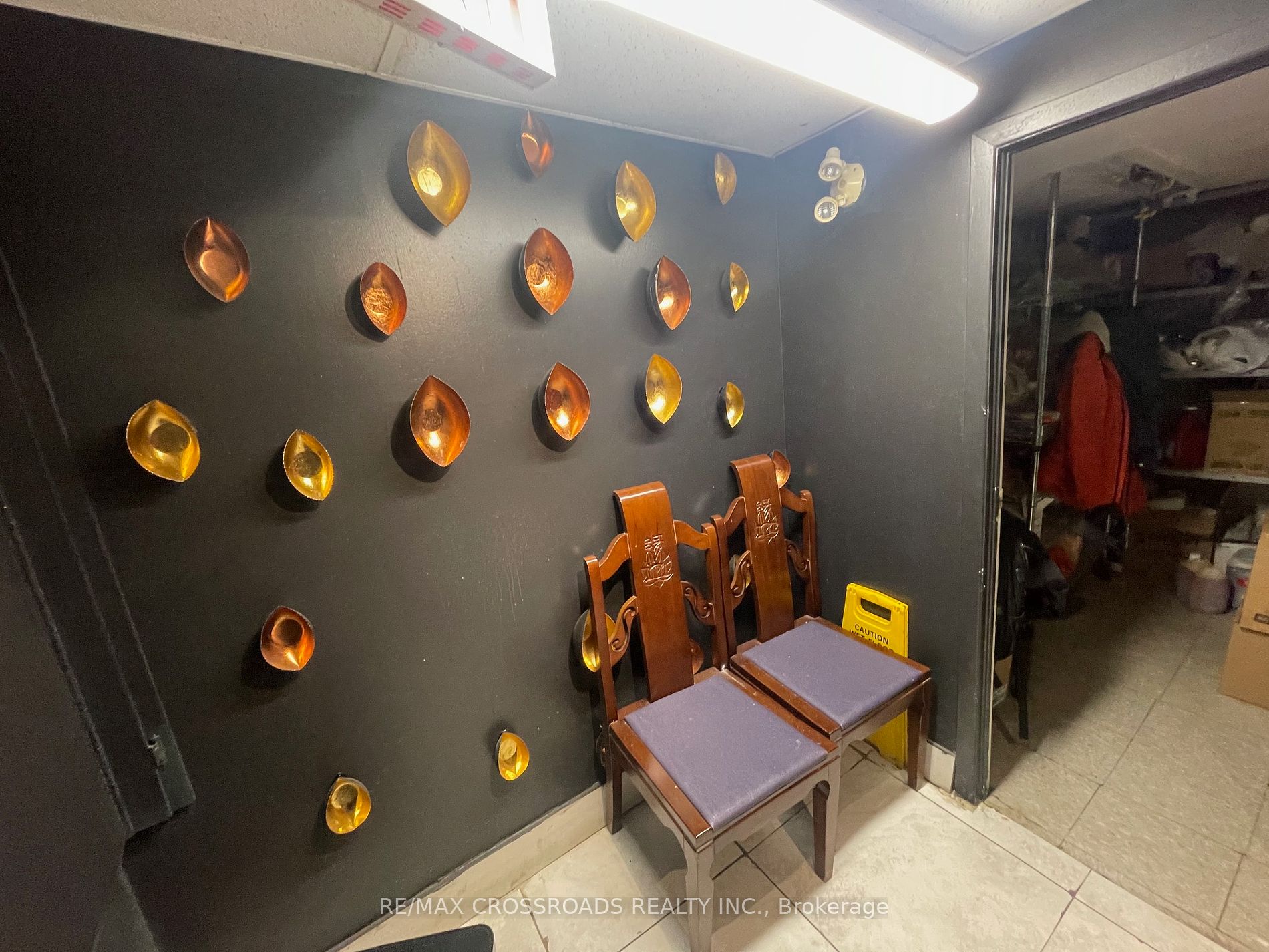 2326 Queen St E Property Photo 8