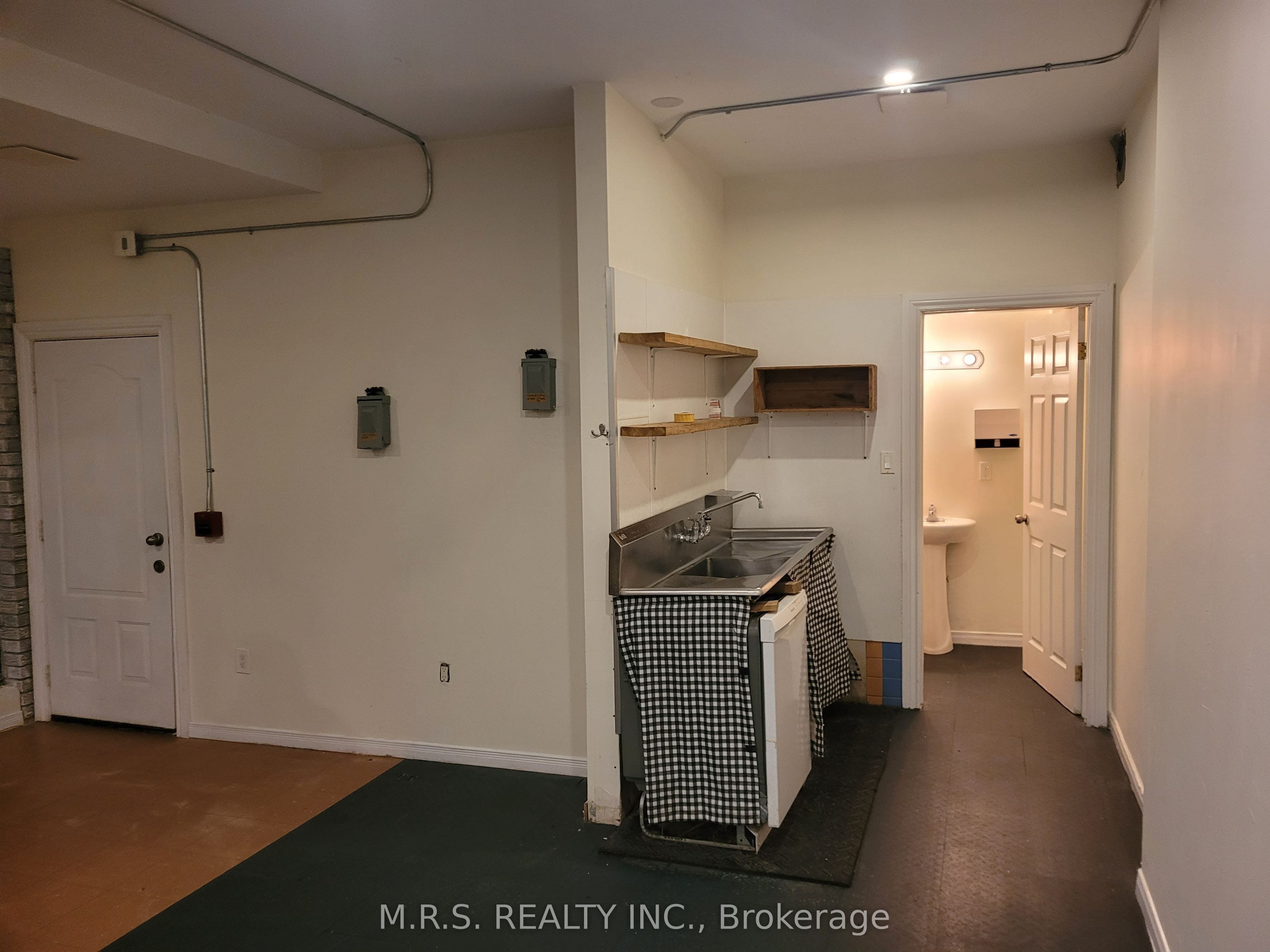 87 Cedarvale Avenue Property Photo 8
