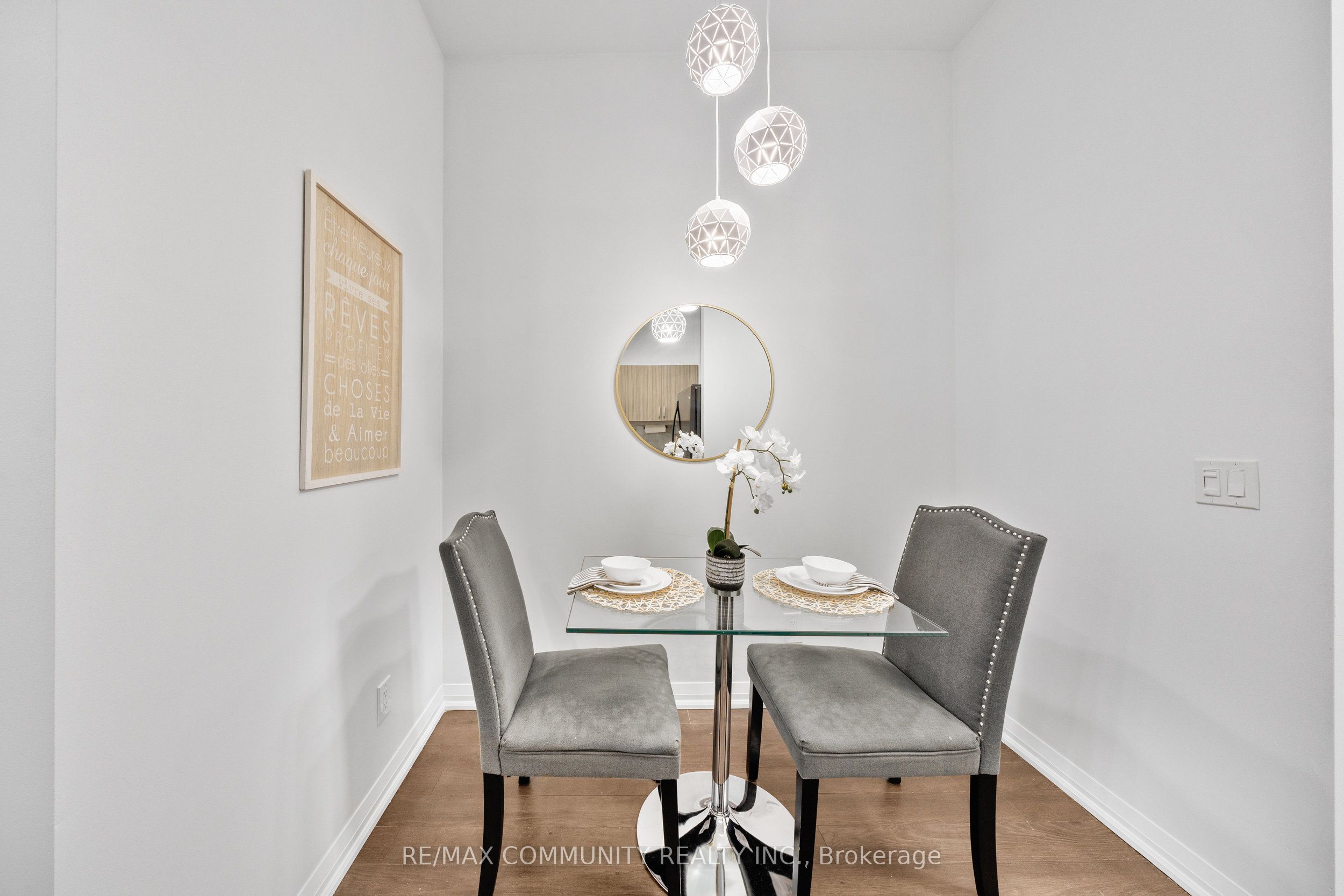 #816 - 30 Meadowglen Place Property Photo 9