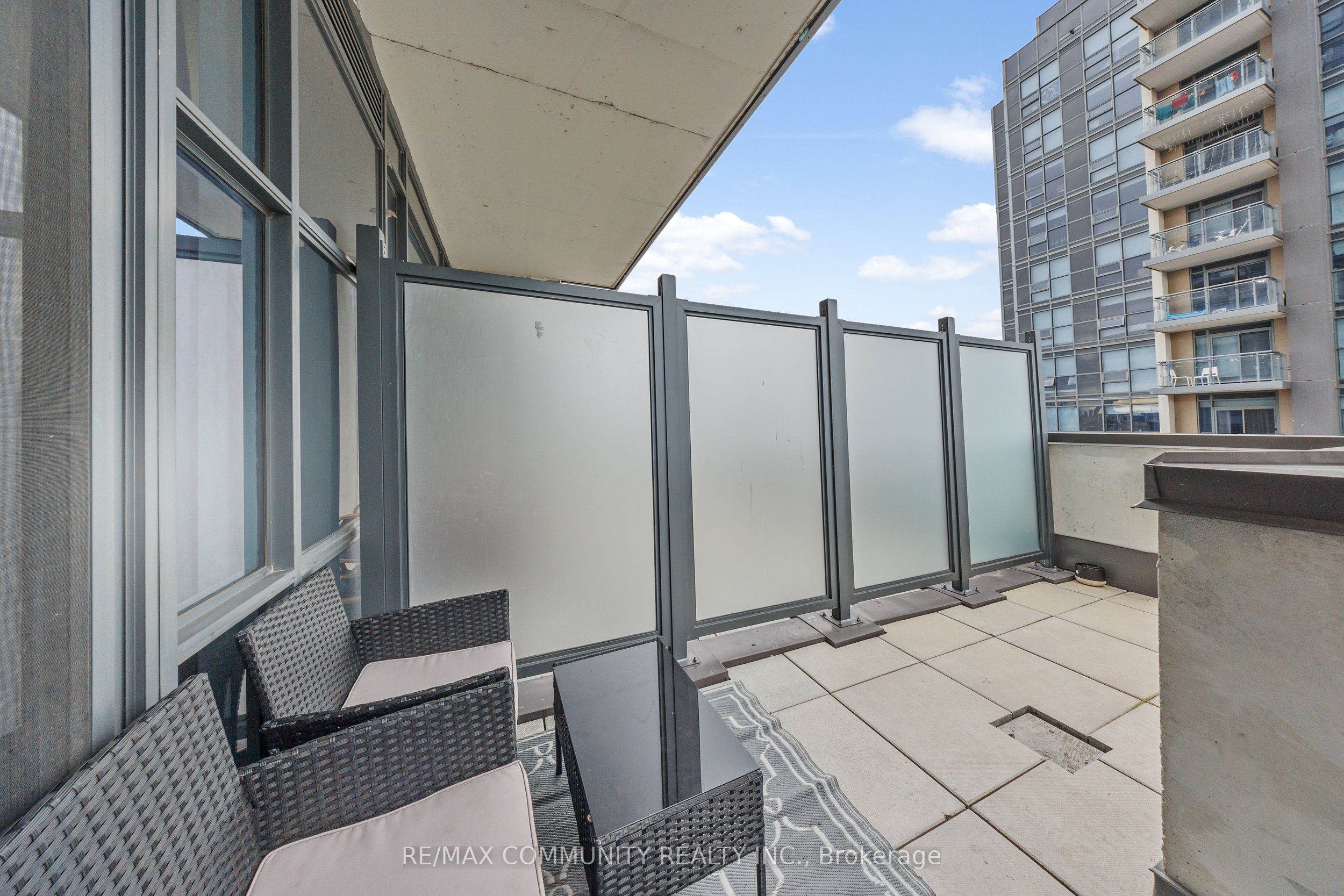 #816 - 30 Meadowglen Place Property Photo 19