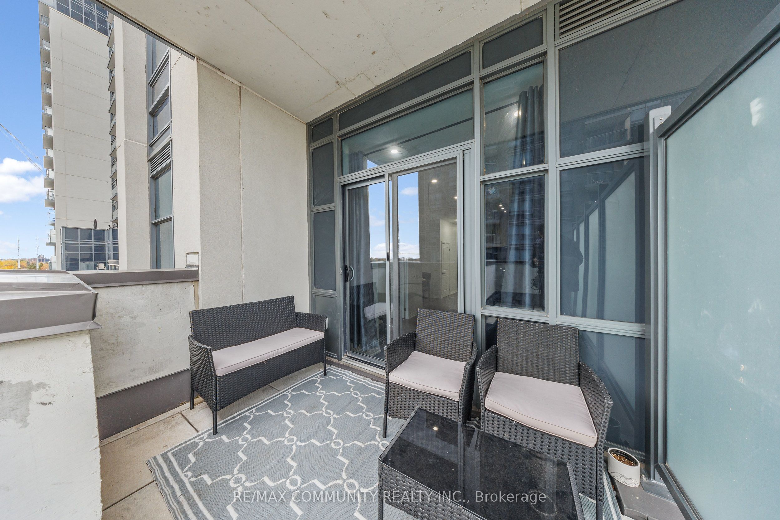 #816 - 30 Meadowglen Place Property Photo 21