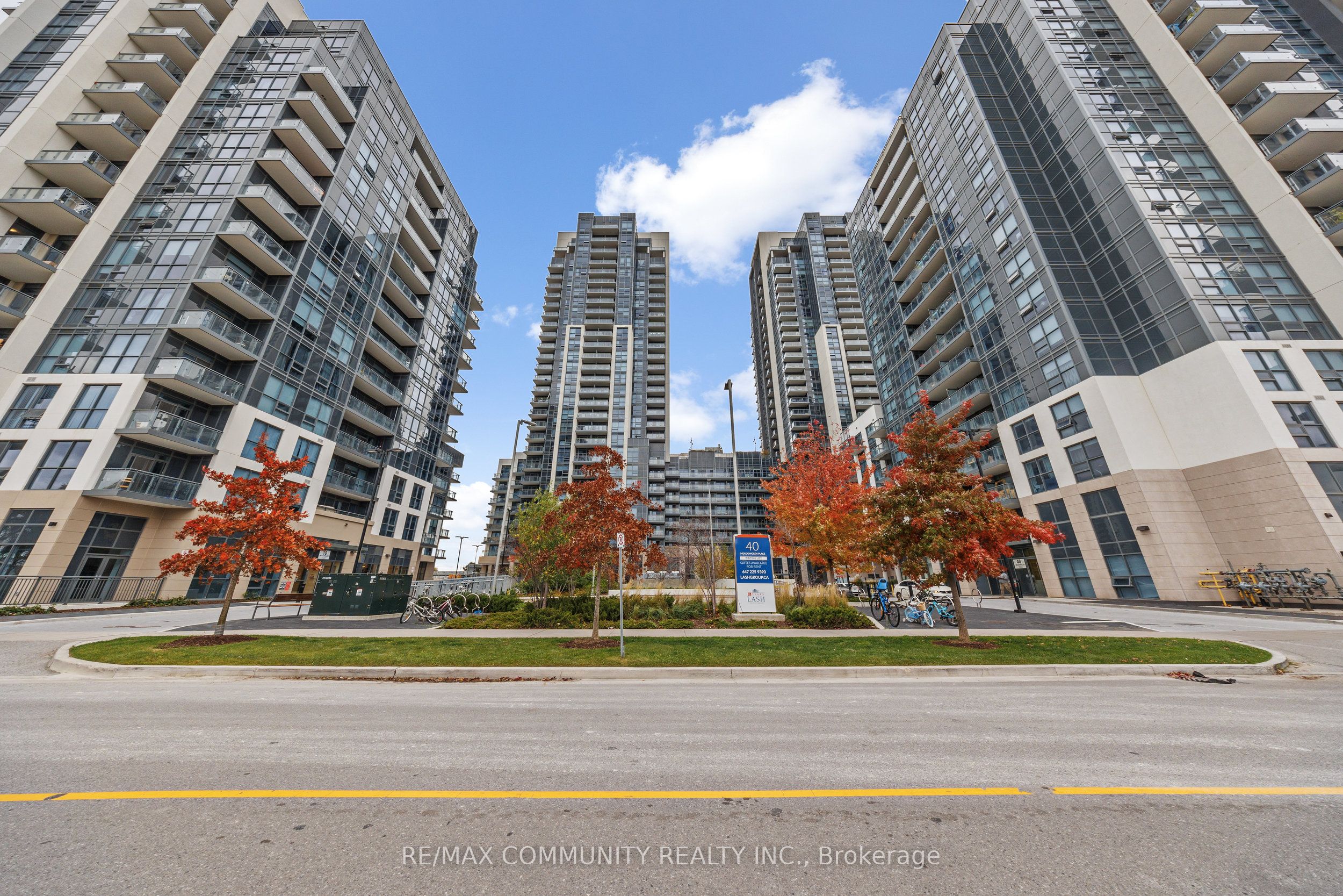 #816 - 30 Meadowglen Place Property Photo 22