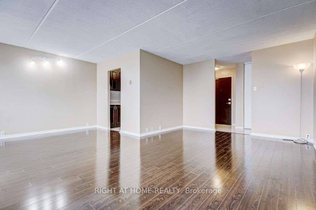 #1006 - 2 Glamorgan Avenue Property Photo 2