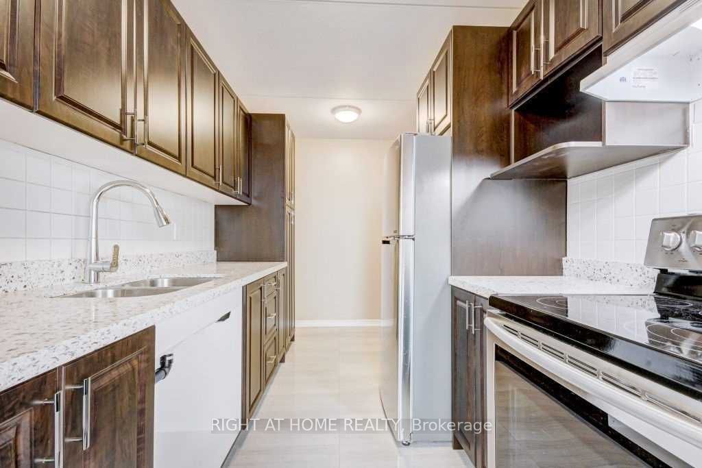 #1006 - 2 Glamorgan Avenue Property Photo 4