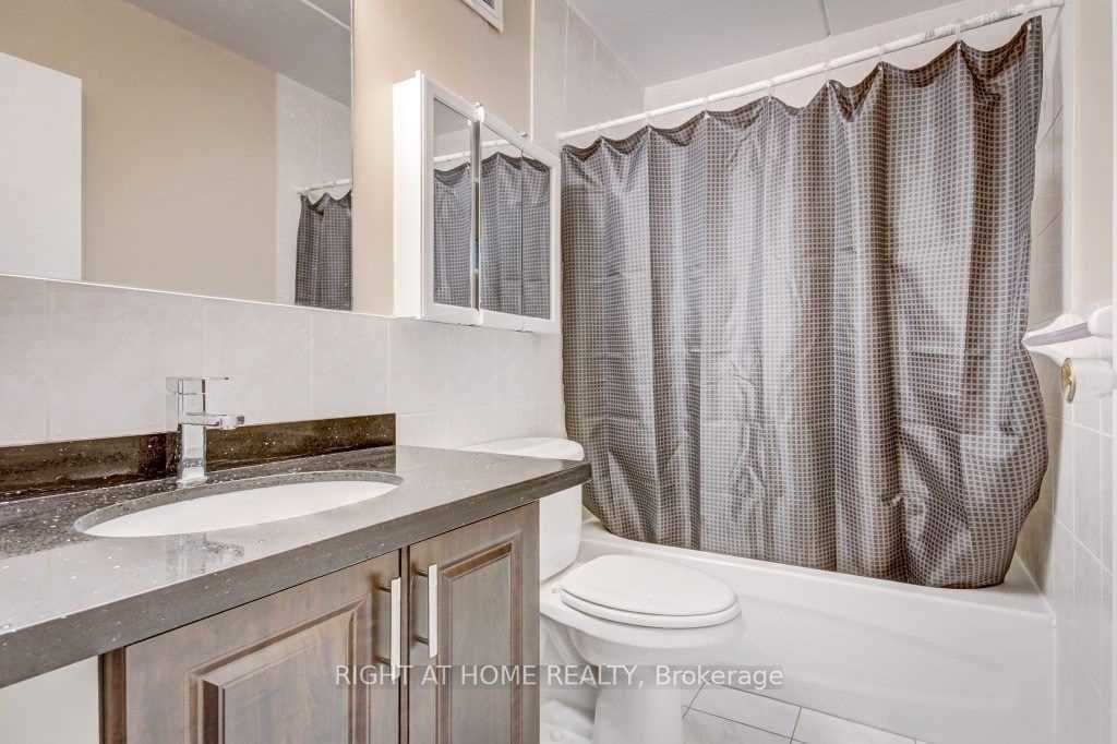 #1006 - 2 Glamorgan Avenue Property Photo 6