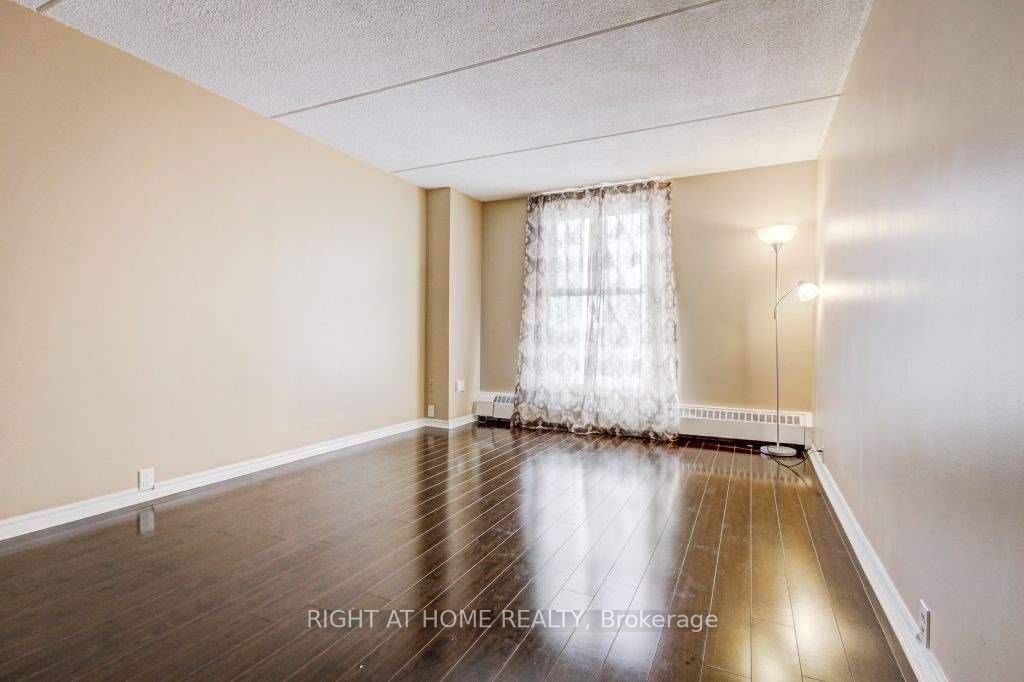 #1006 - 2 Glamorgan Avenue Property Photo 8
