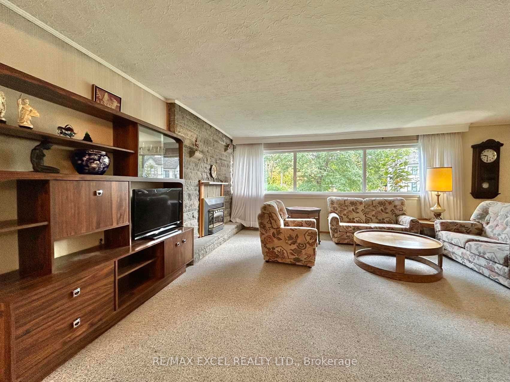 106 Cedar Brae Boulevard Property Photo 8