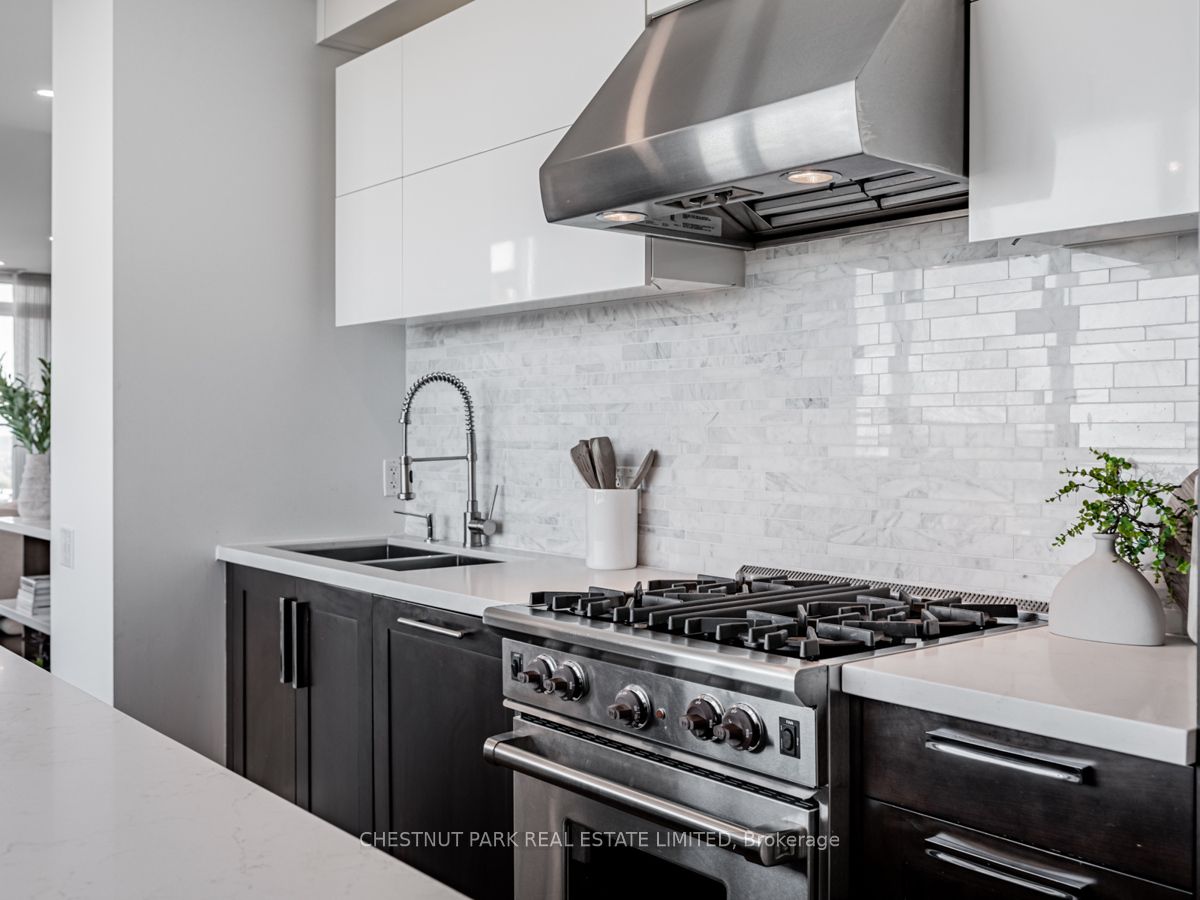 #ph02 - 1048 Broadview Avenue Property Photo 21