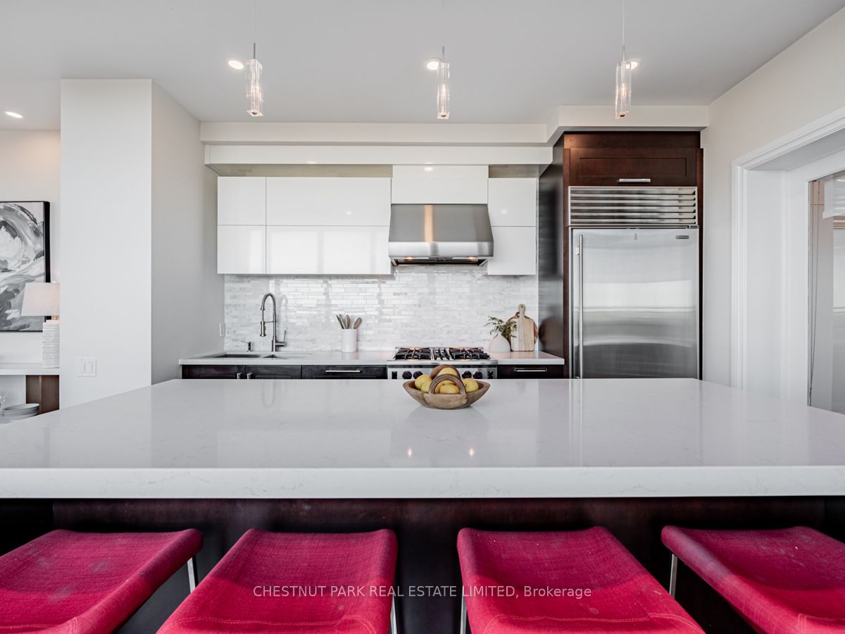 #ph02 - 1048 Broadview Avenue Property Photo 44