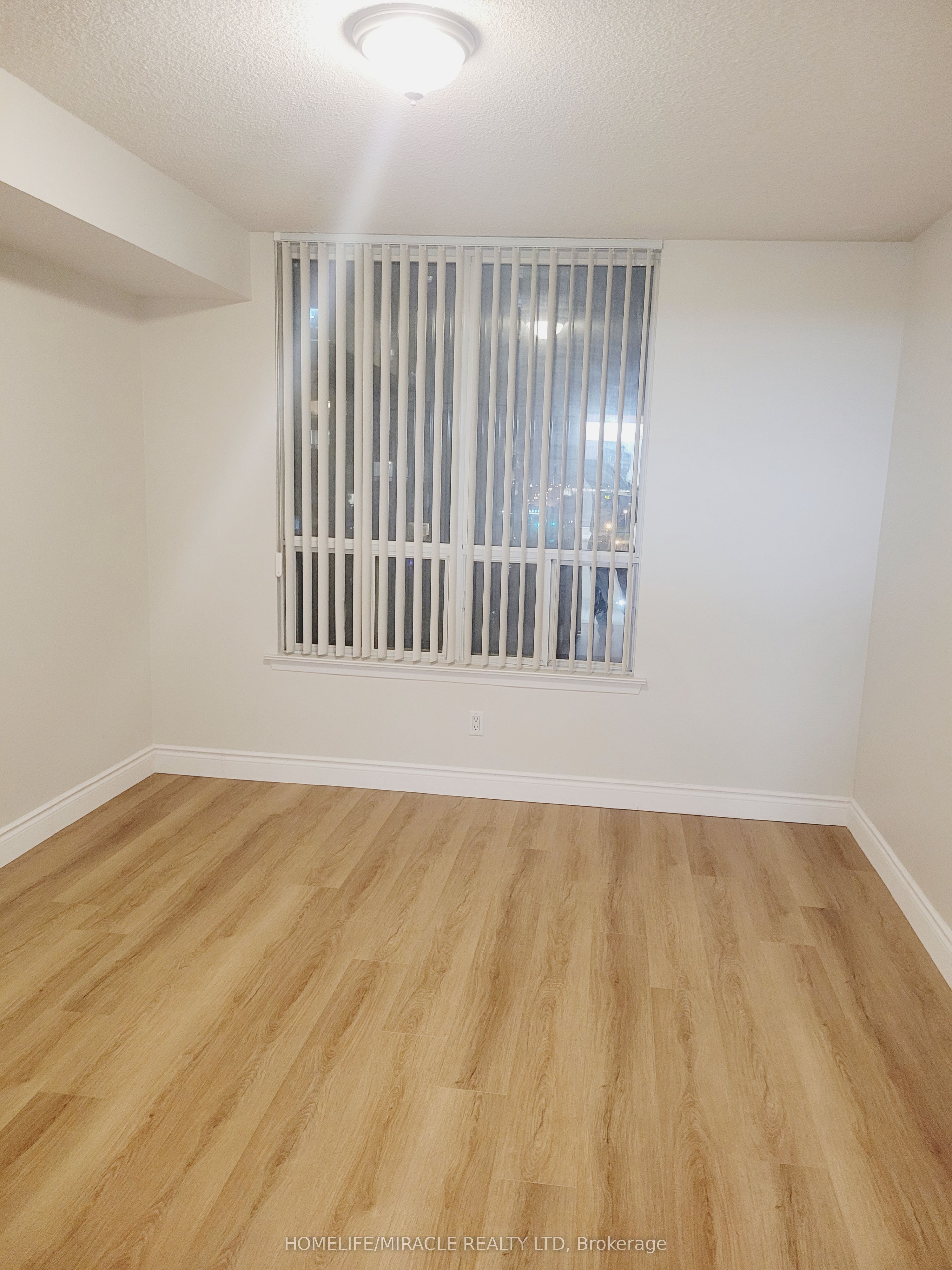 #1010 - 88 Corporate Drive Property Photo 7