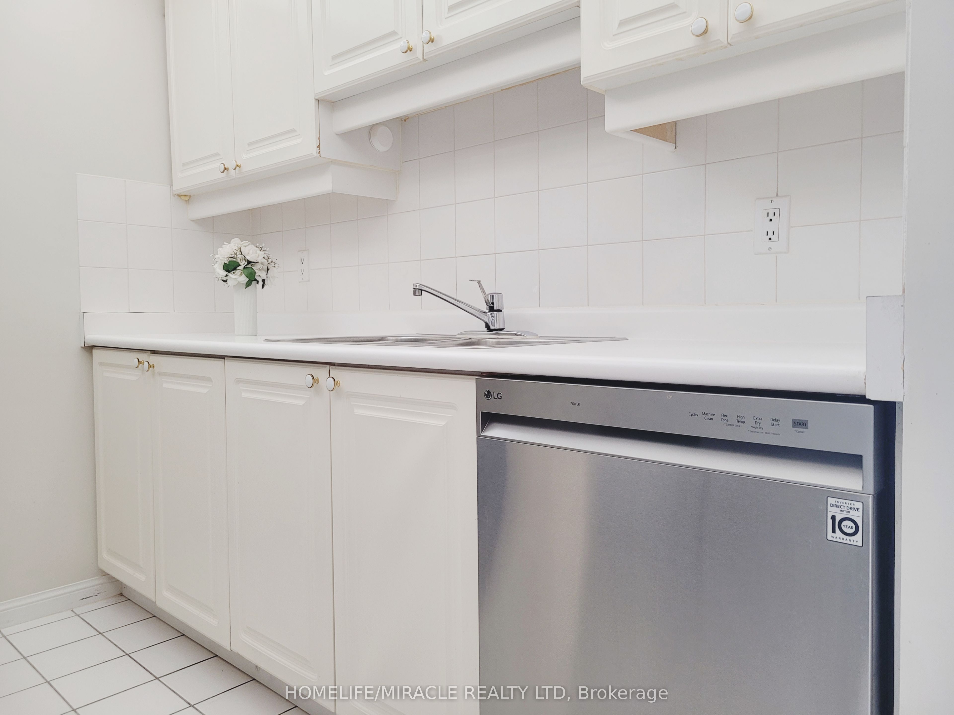 #1010 - 88 Corporate Drive Property Photo 8