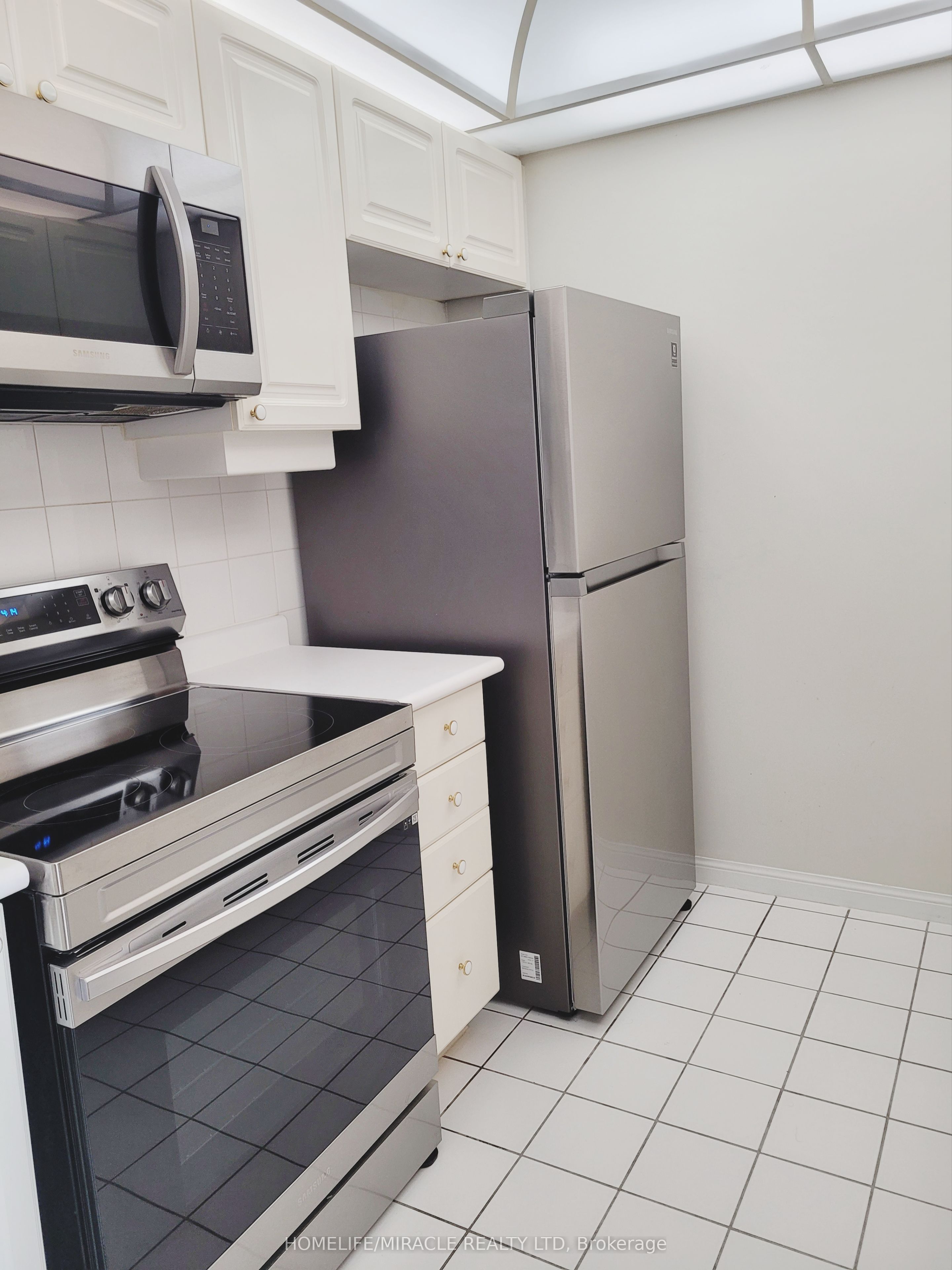 #1010 - 88 Corporate Drive Property Photo 10