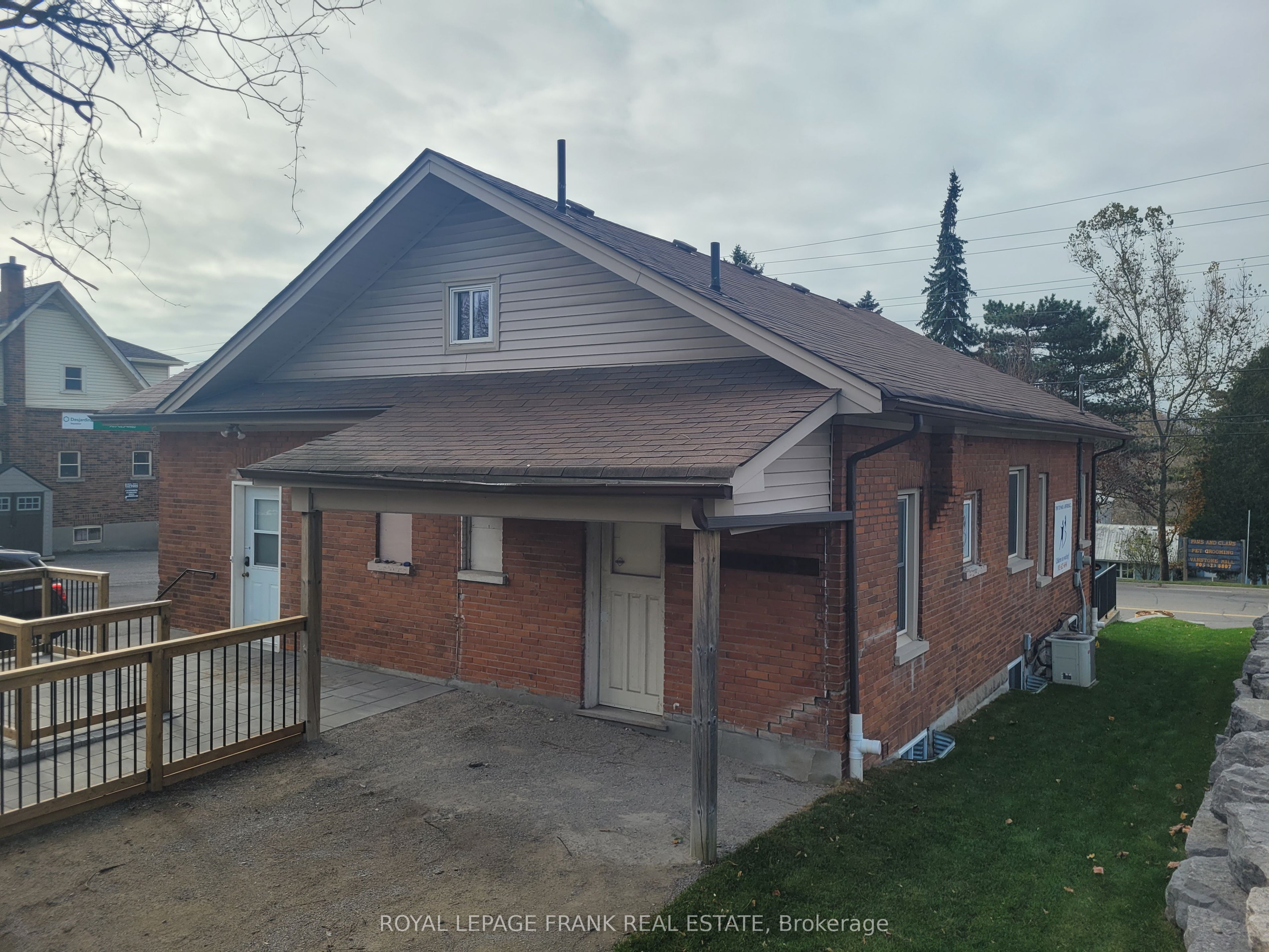 23 Scugog Street Property Photo 6