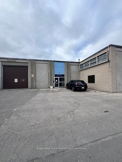 #6-8 - 2500 Lawrence Avenue Property Photo 6