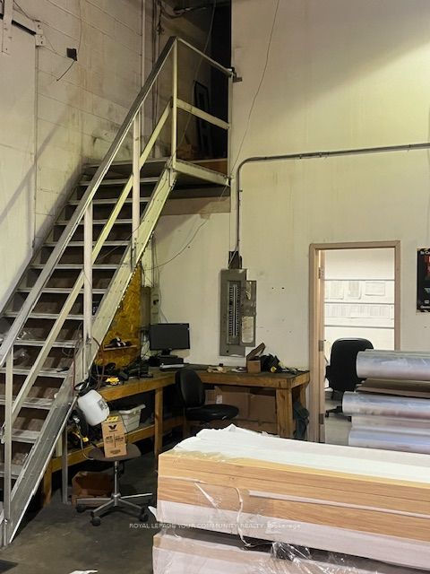 #6-8 - 2500 Lawrence Avenue Property Photo 10