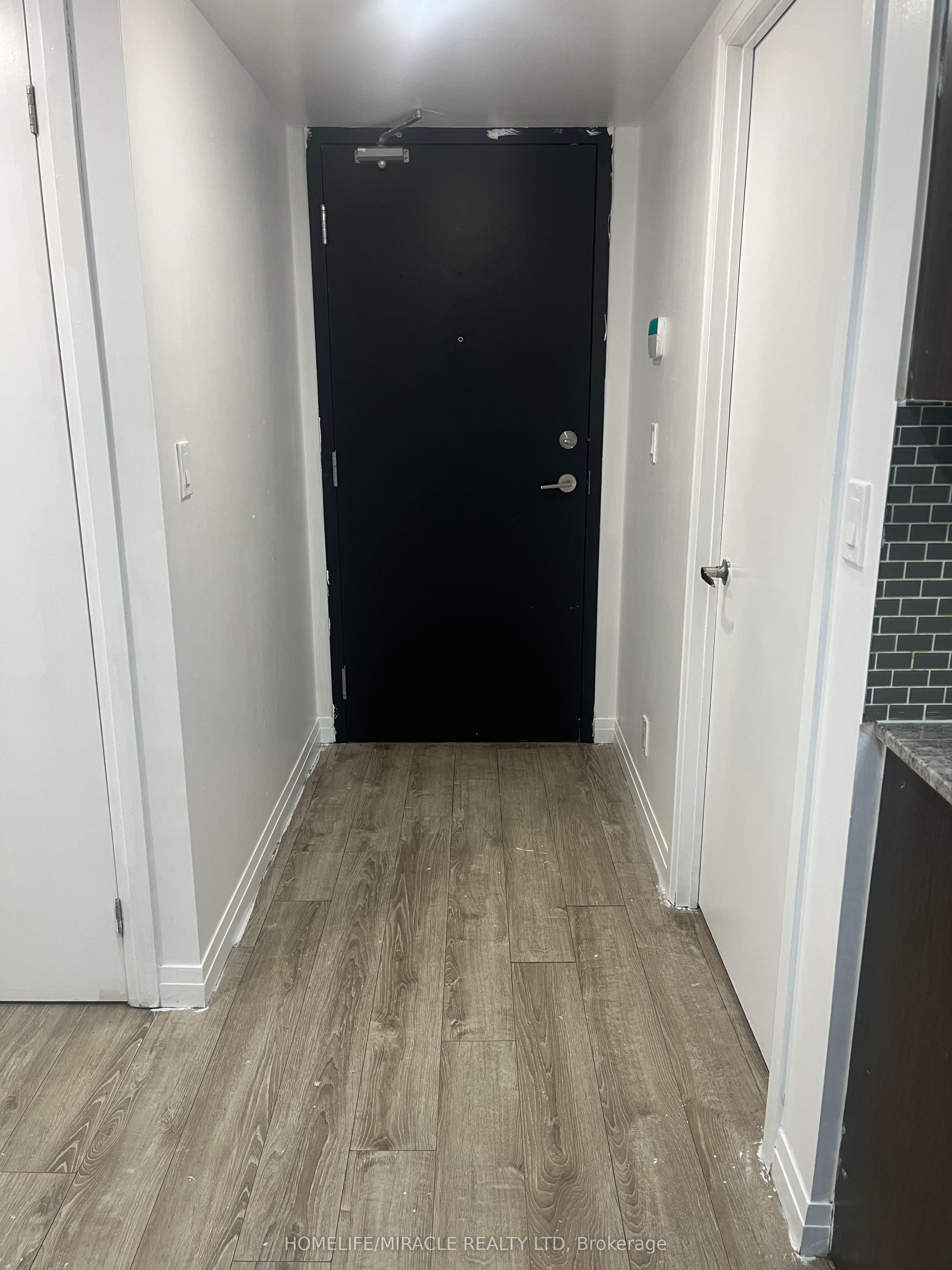 #1105 - 2152 Lawrence Avenue Property Photo 2