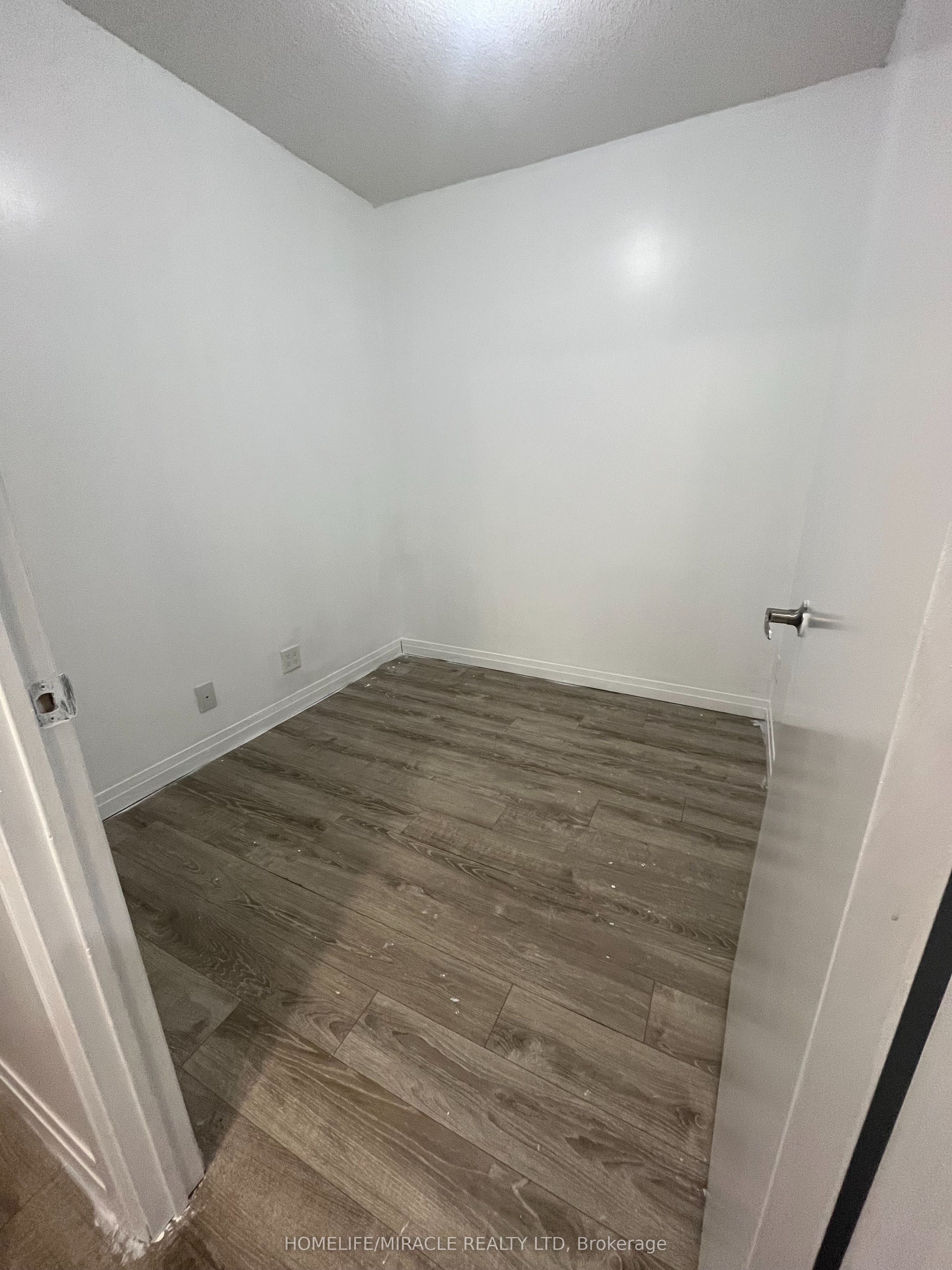 #1105 - 2152 Lawrence Avenue Property Photo 12