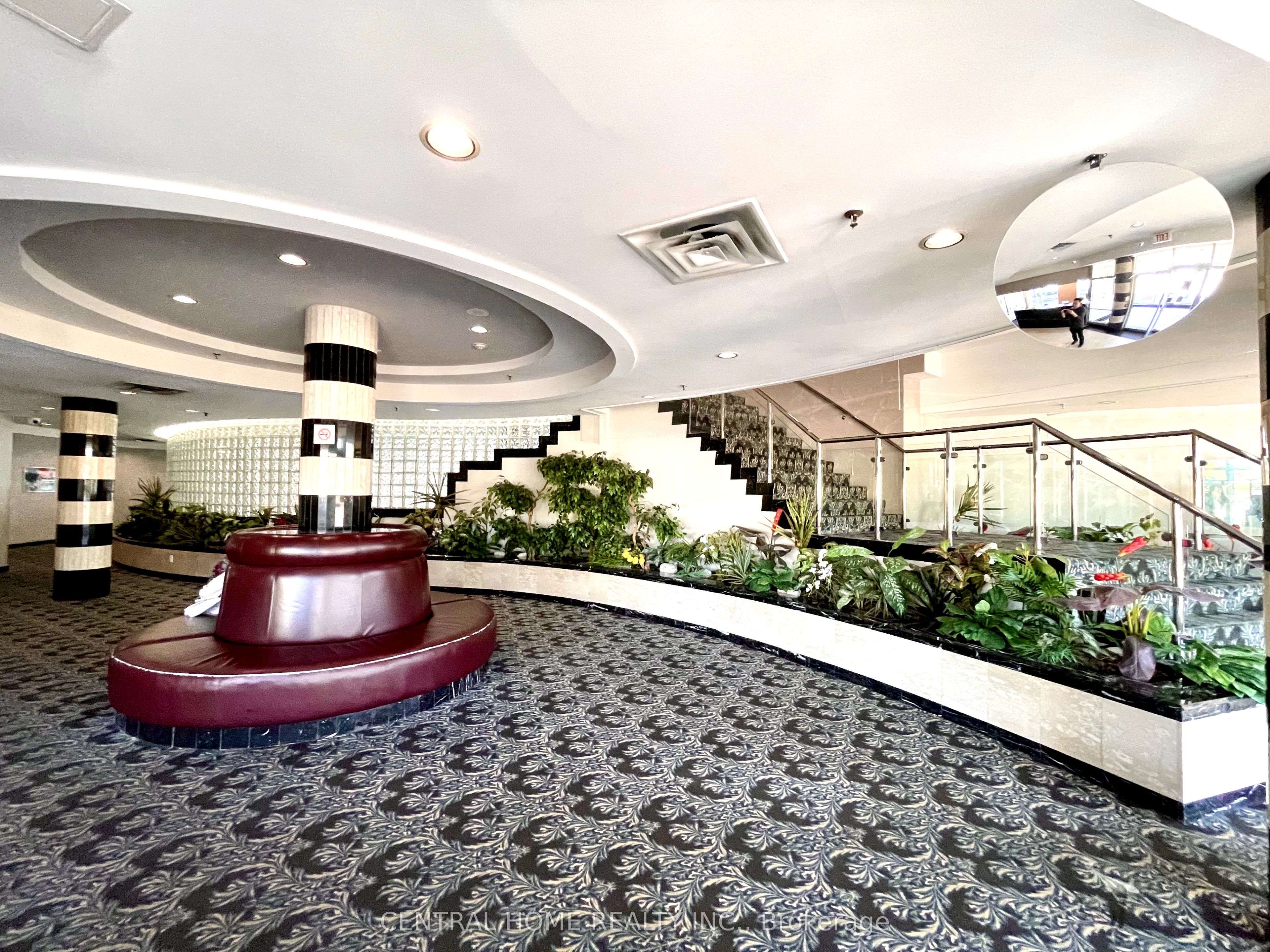 #309 - 2550 Lawrence Avenue Property Photo 1
